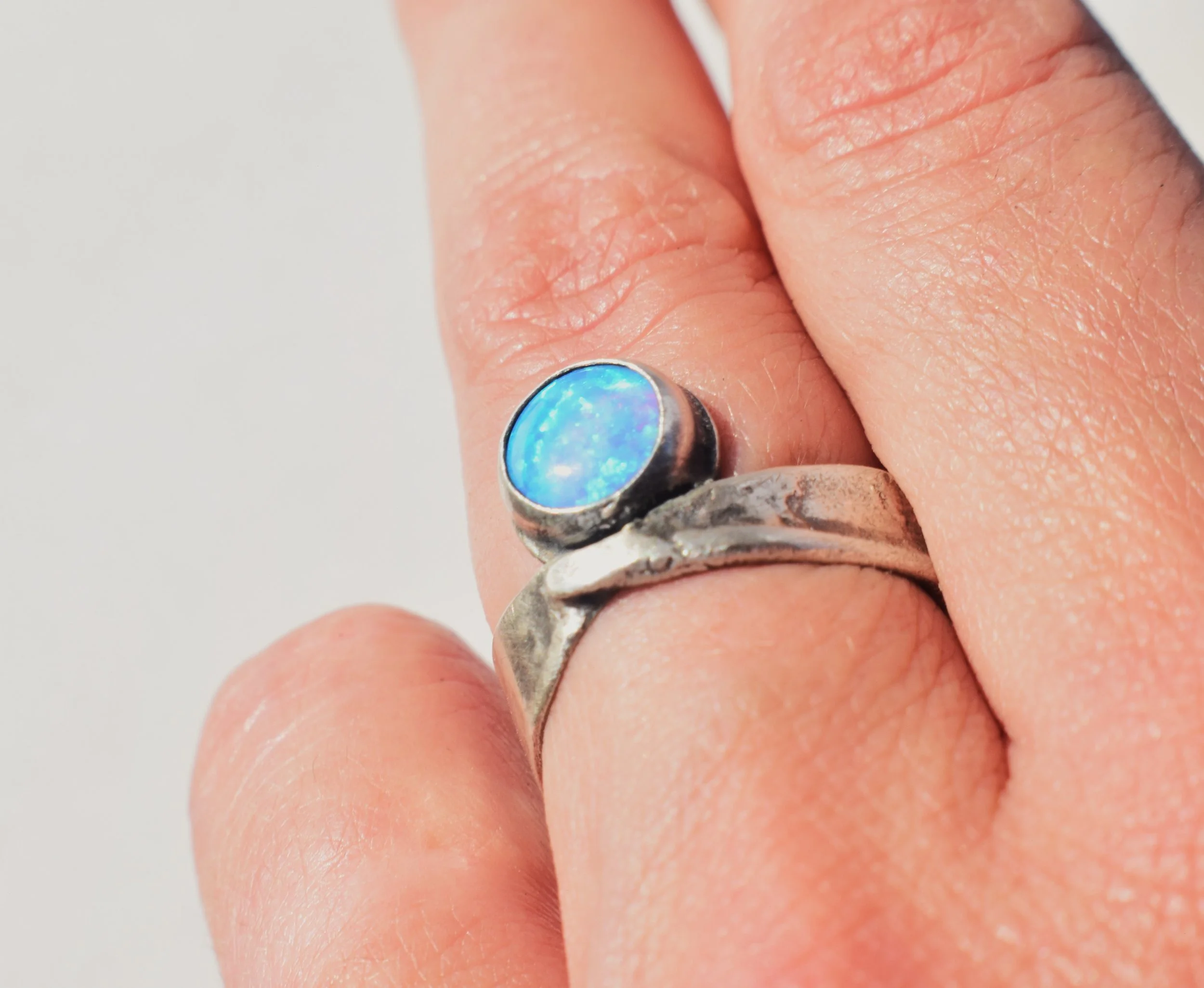 Simple_blue_opal_ring4.JPG