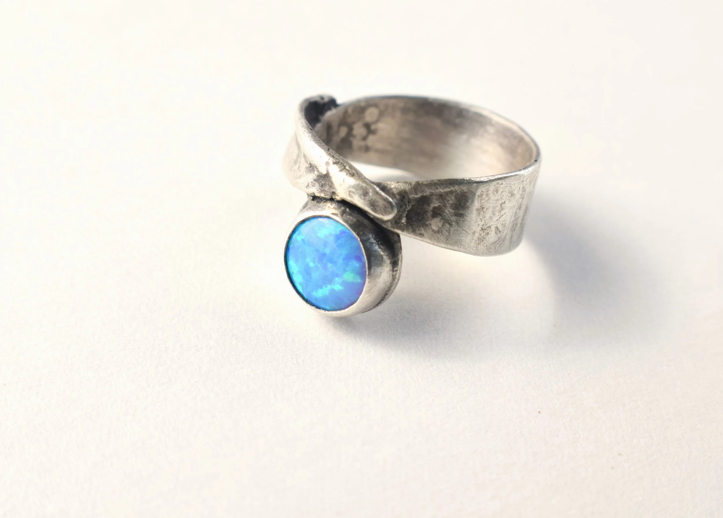 Simple_blue_opal_ring3.JPG