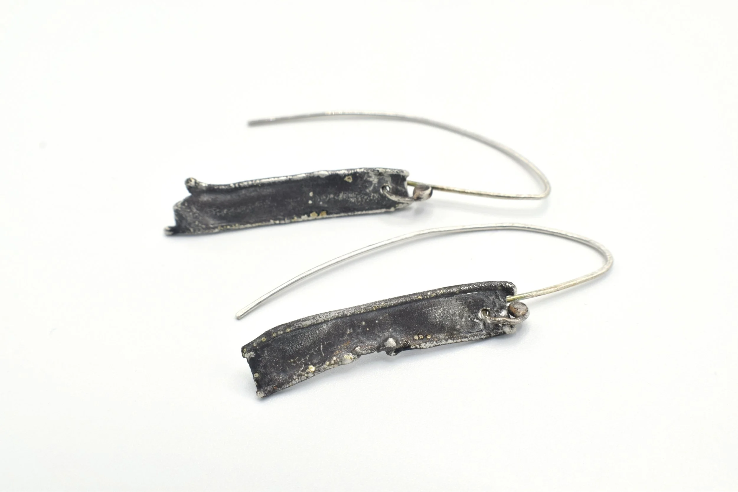 Rustic_simple_silver_dangle_earrings2.JPG