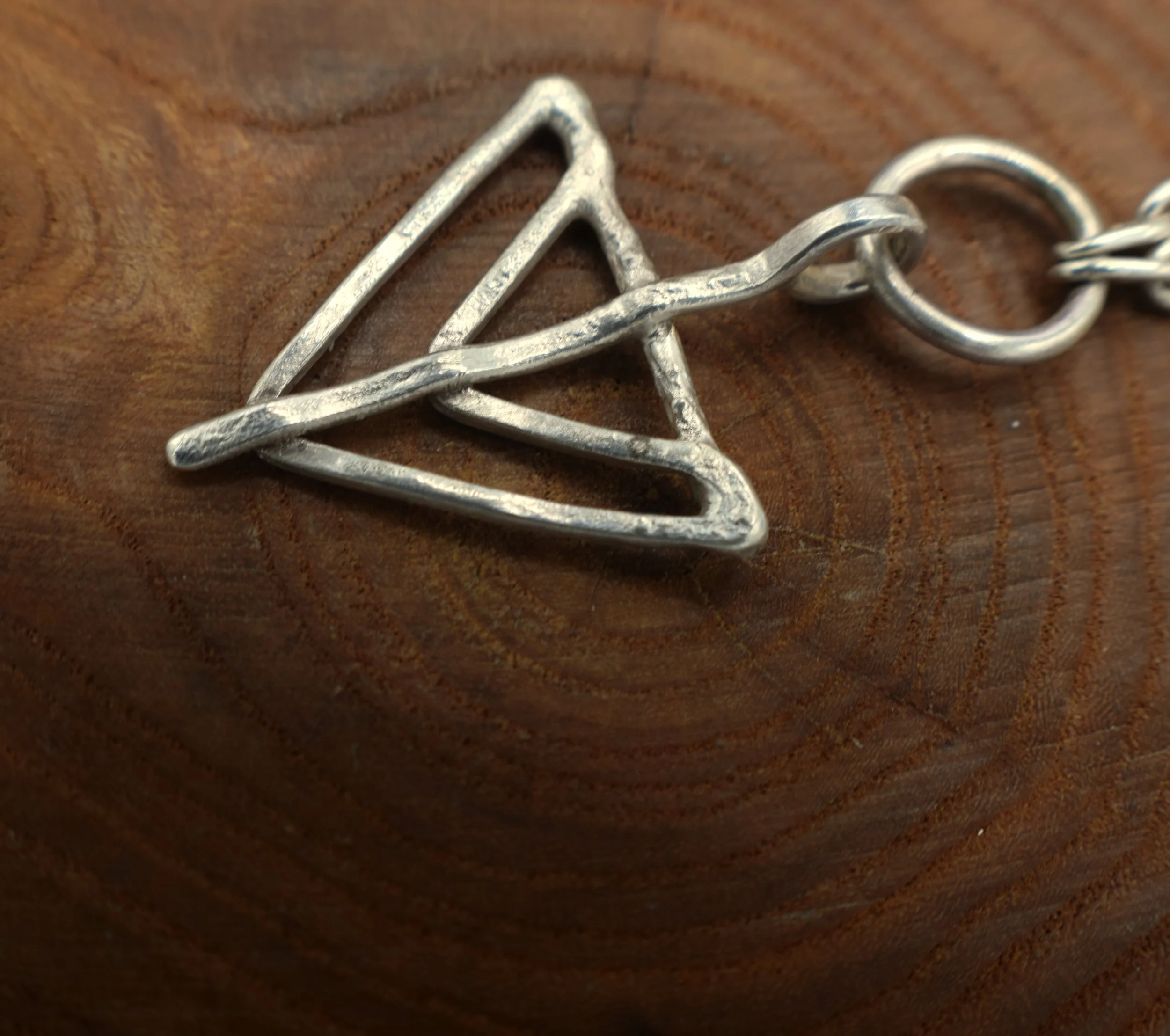 triangle_pendant_simple.JPG
