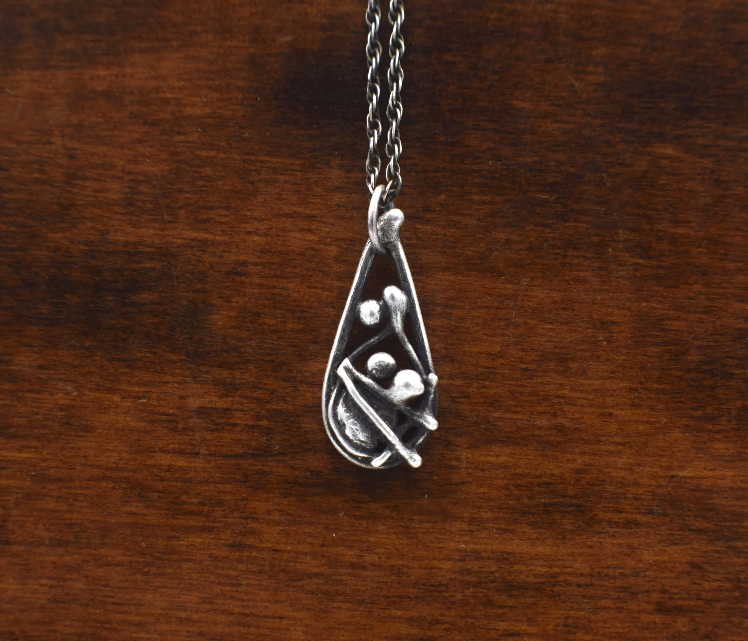 simple_teardrop_silver_necklace_.JPG