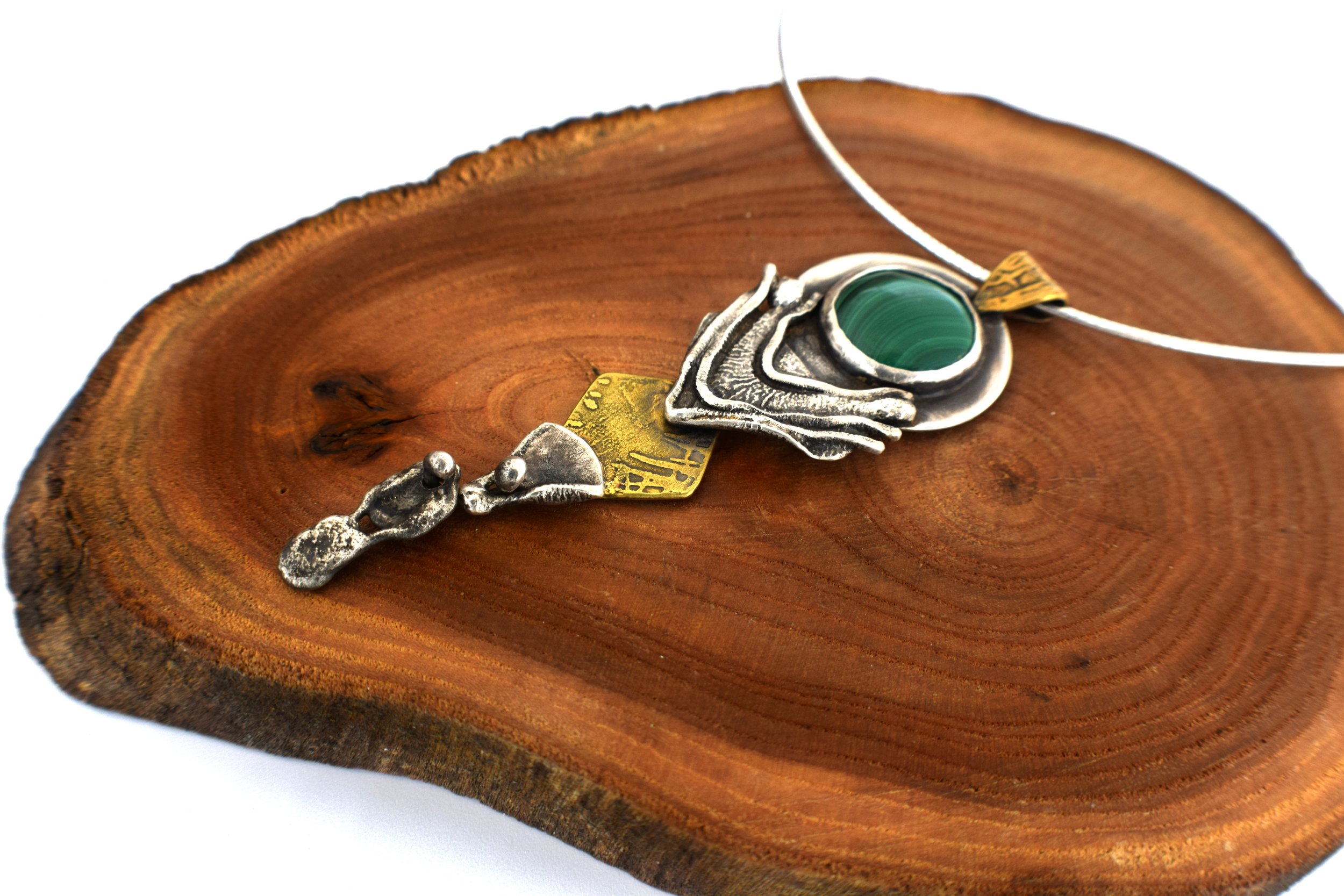 Malachite_mixed_metal_pendant4.JPG