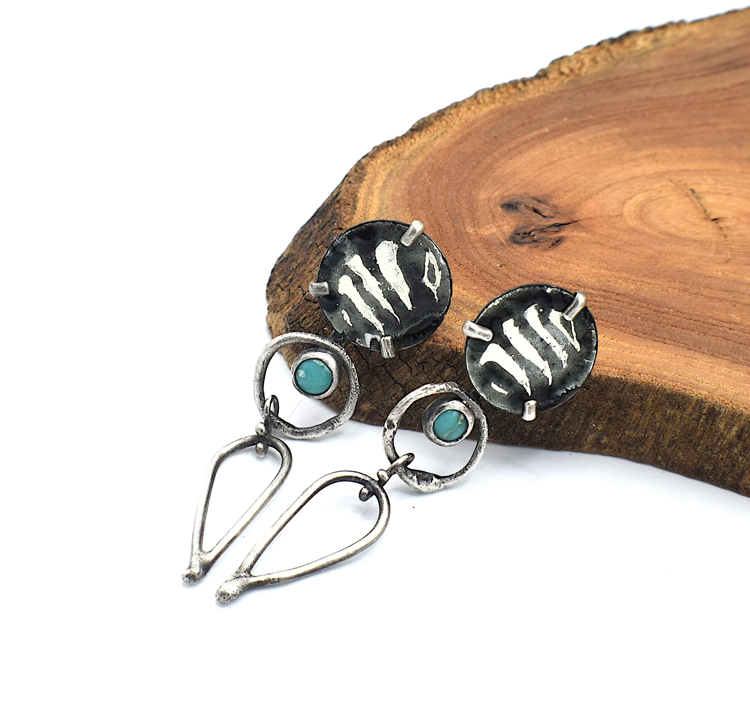 B&W_Turquoise_earrings4.JPG