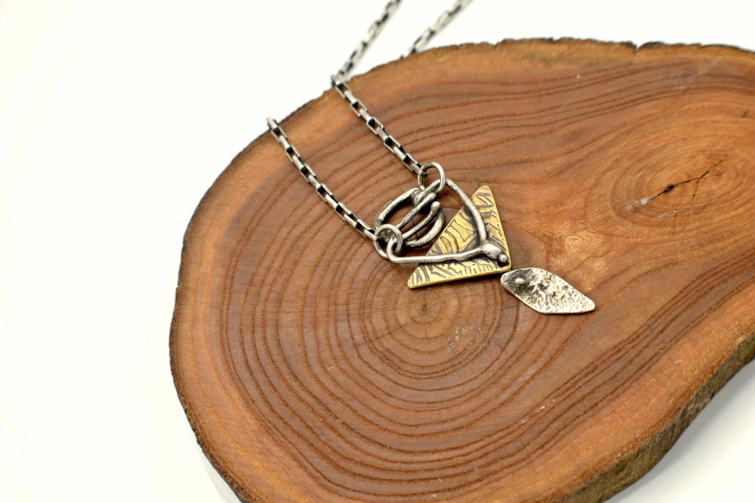 brass_etched_silver_triangle_neclace4.JPG
