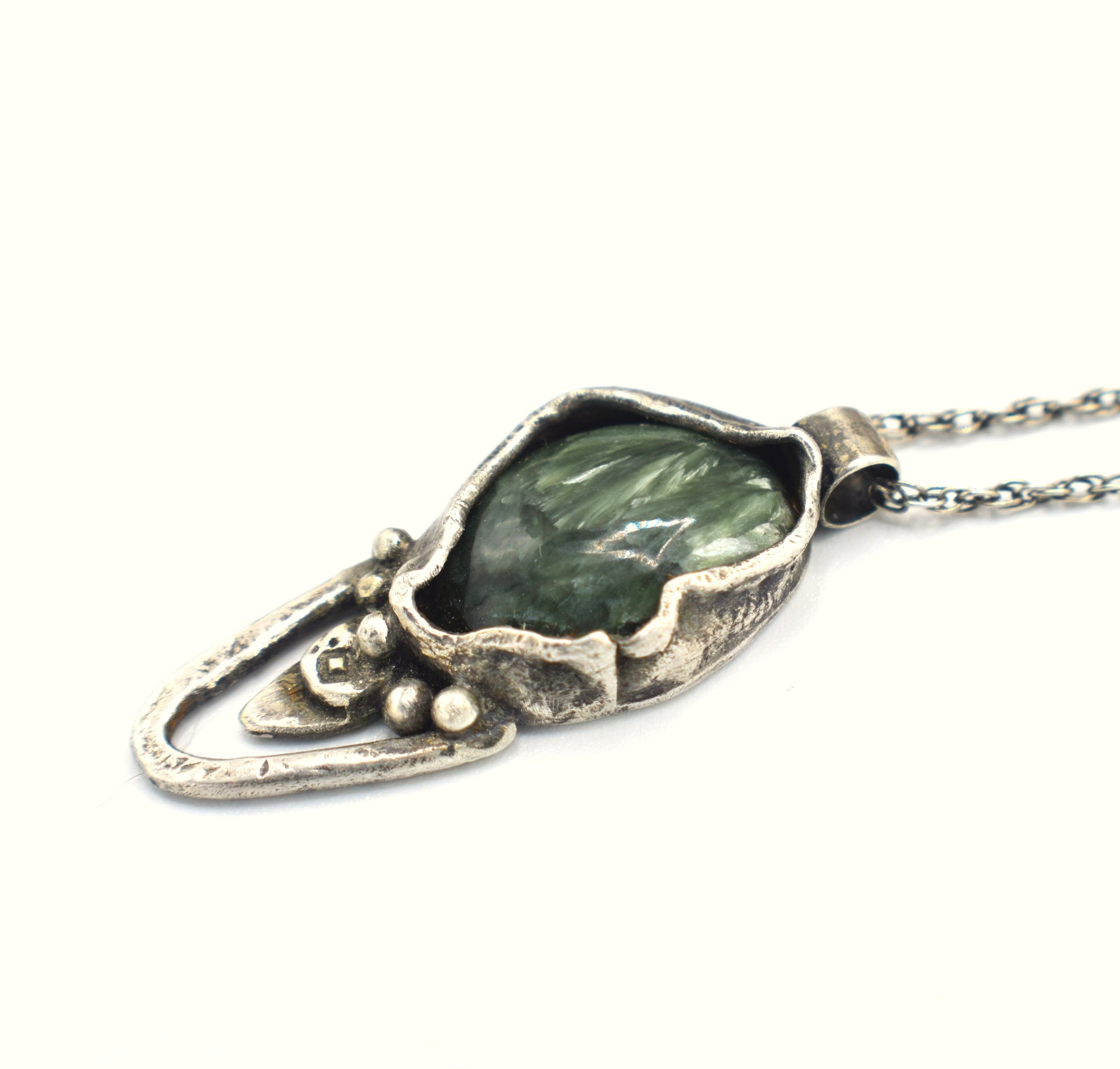 Seraphinite_relic_amulet2_.jpg