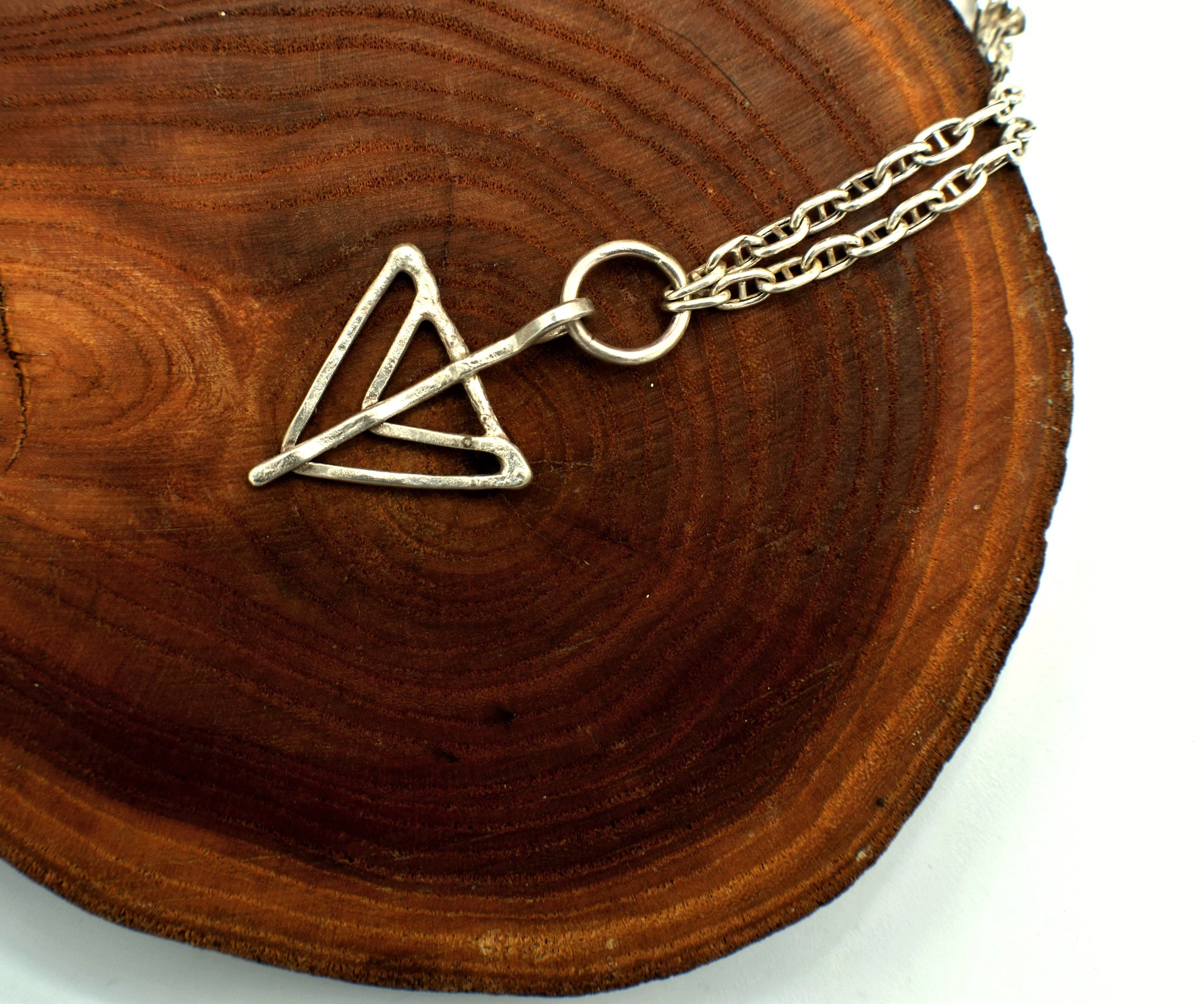 triangle_pendant_simple3.JPG