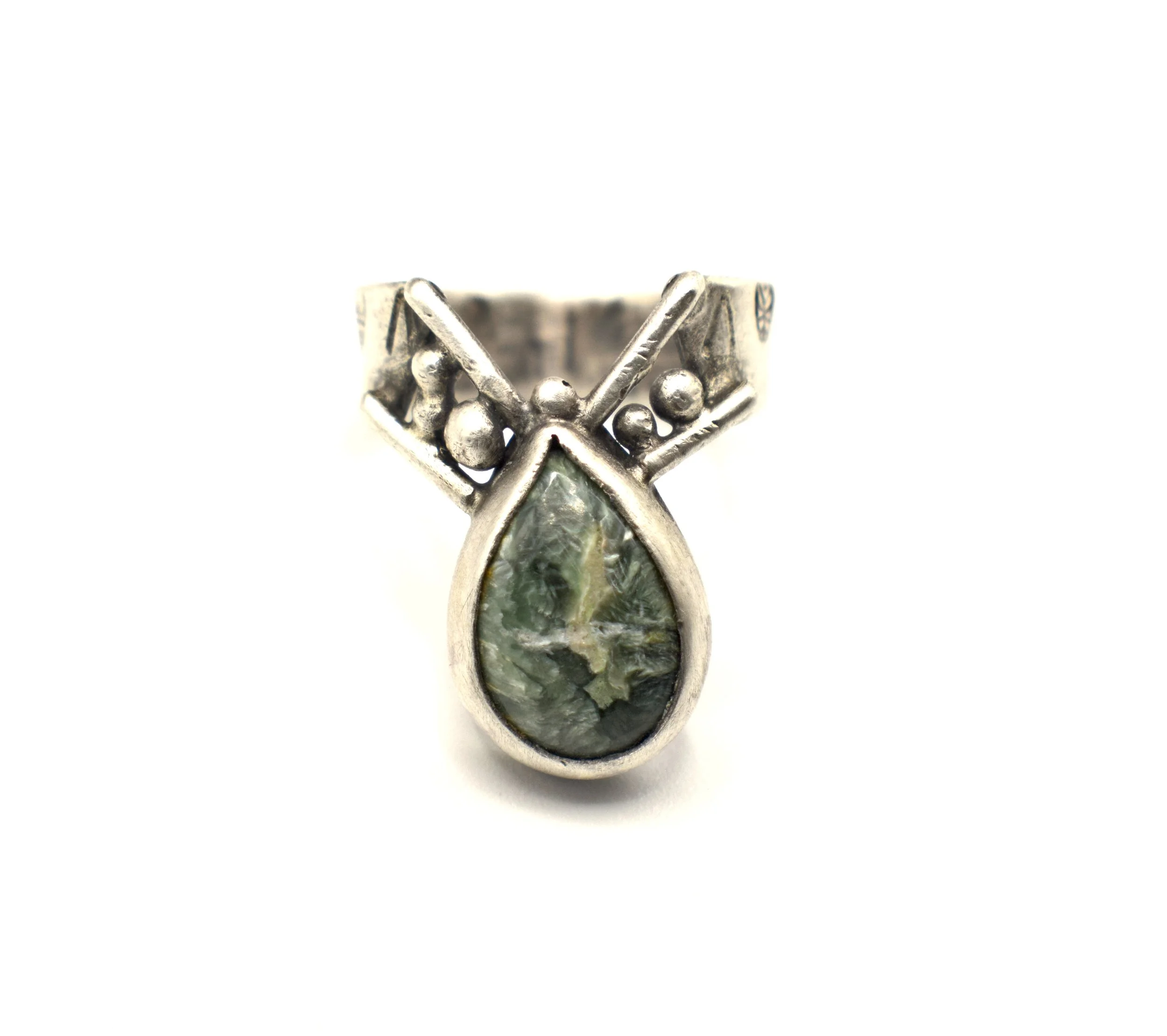 Serapinite_chevron_ring3.JPG