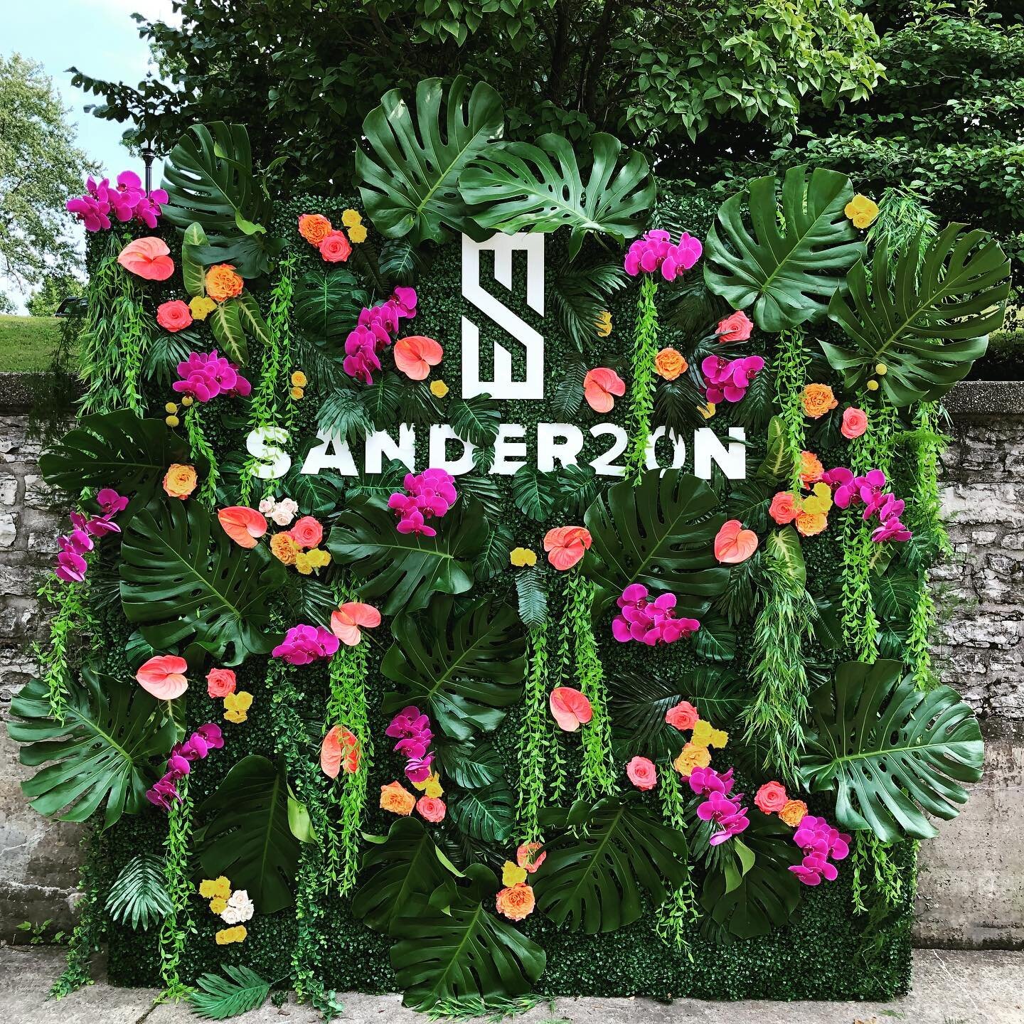 Celebrating Sanderson Wealth Management&rsquo;s 20th anniversary with a custom live wall! Boxwood and faux florals by us and @williams_florist added the perfect touch of gorgeous exotic florals shipped in from Miami! 🌿

Vision brought to life by @so