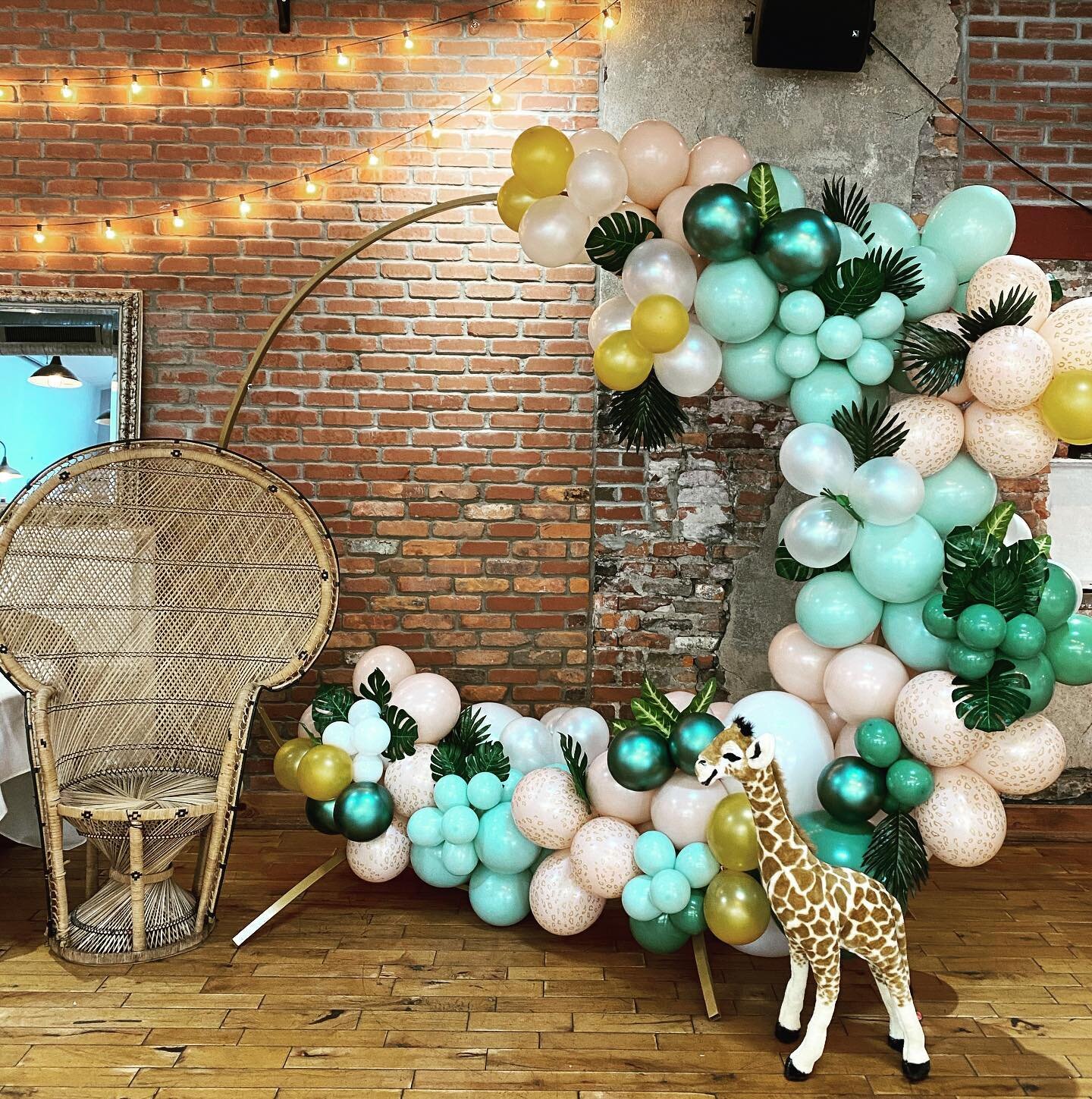 🌿wild for baby balloon hoop with new @tuftexballoons printed balloons!