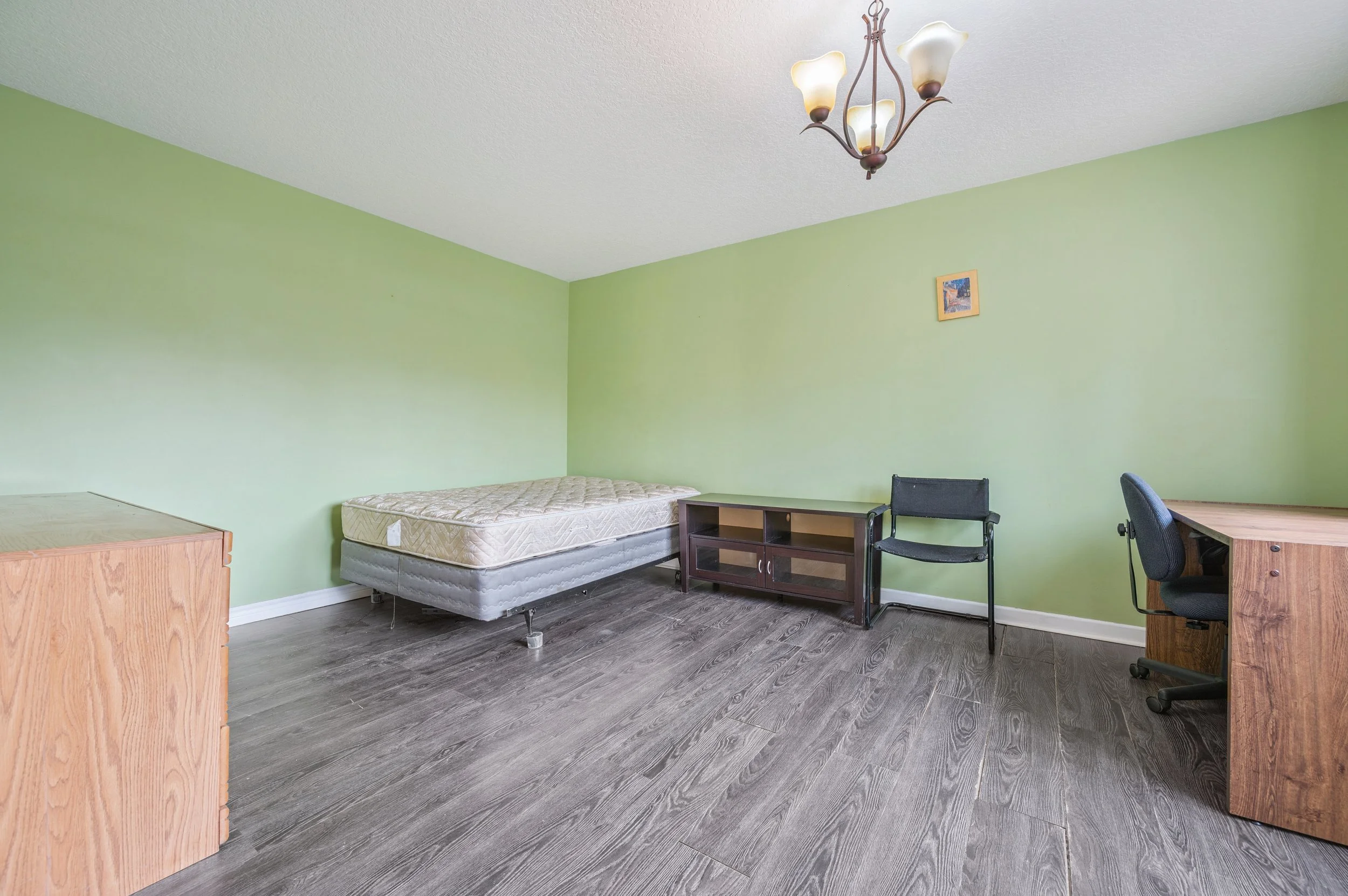 12-University Ave E 012.jpg