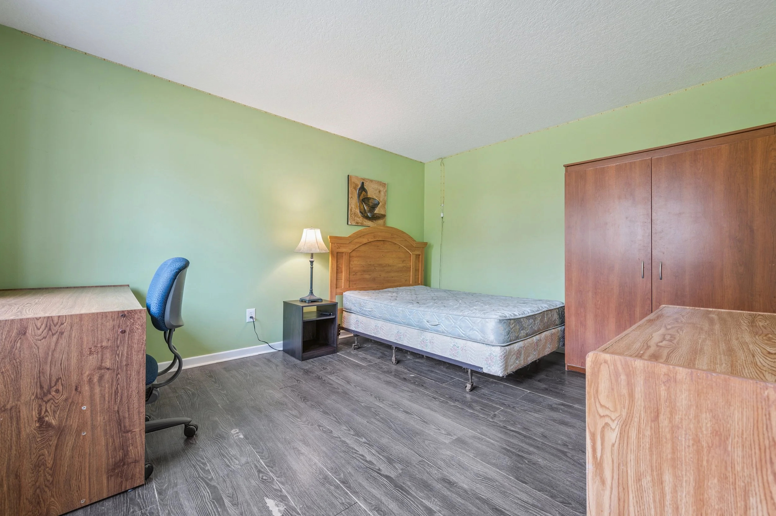 15-University Ave E 015.jpg