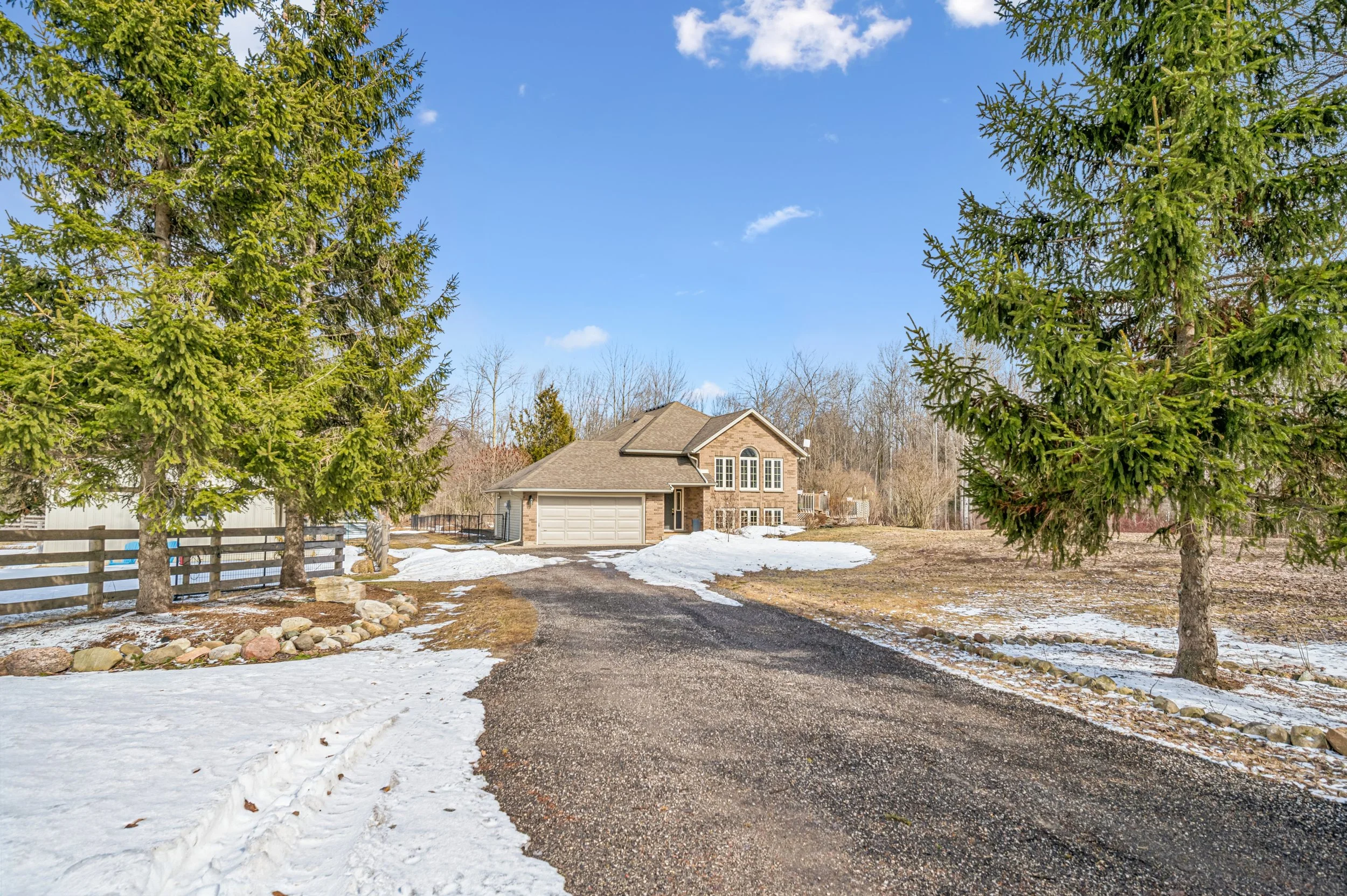 6737 Jones Baseline, Fergus