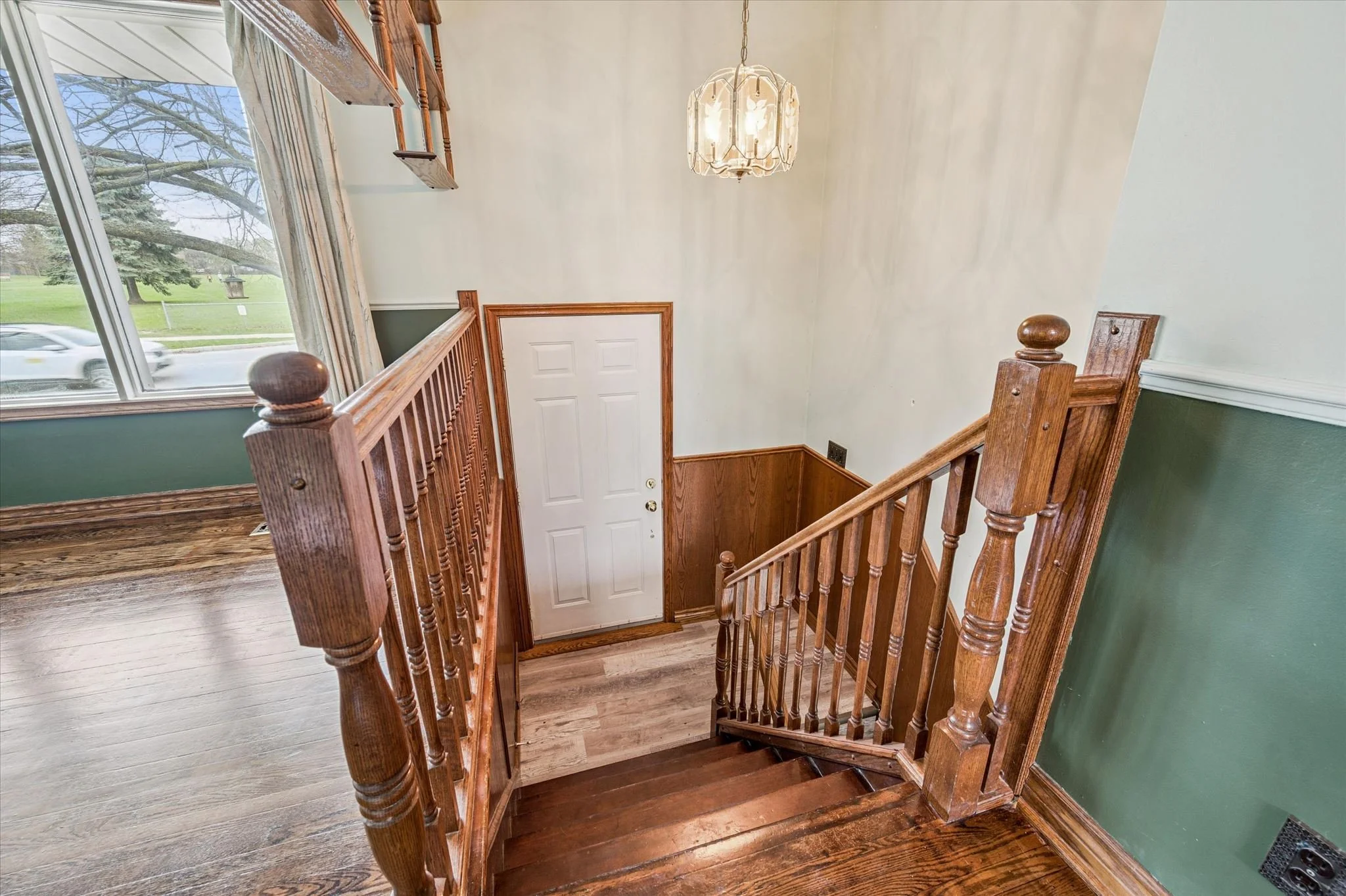 06-Montcalm Dr 006.jpg