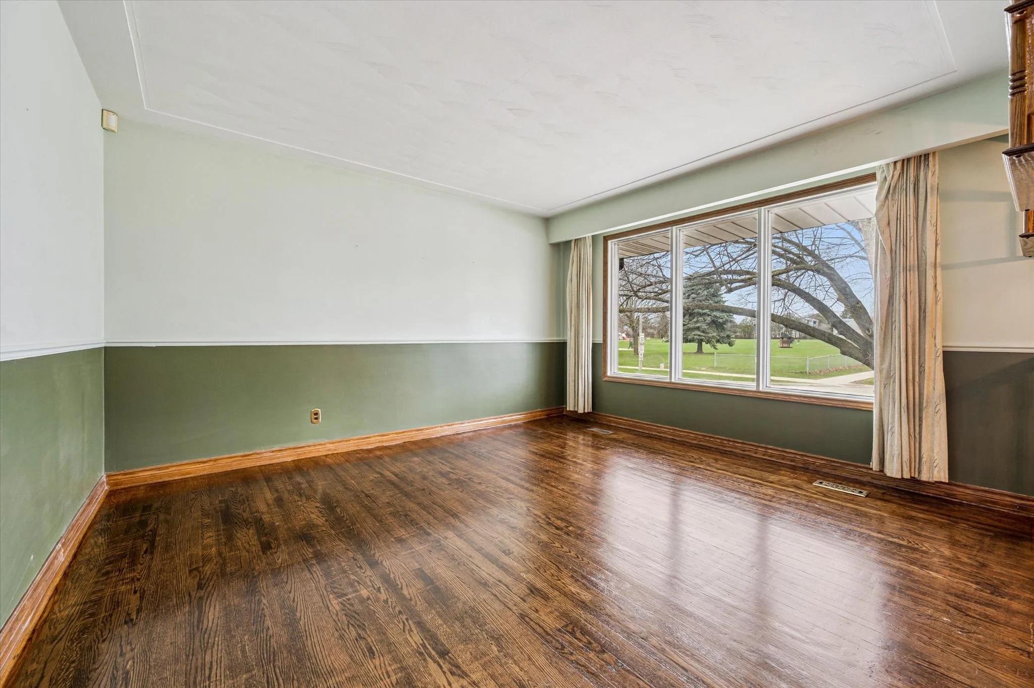 07-Montcalm Dr 007.jpg