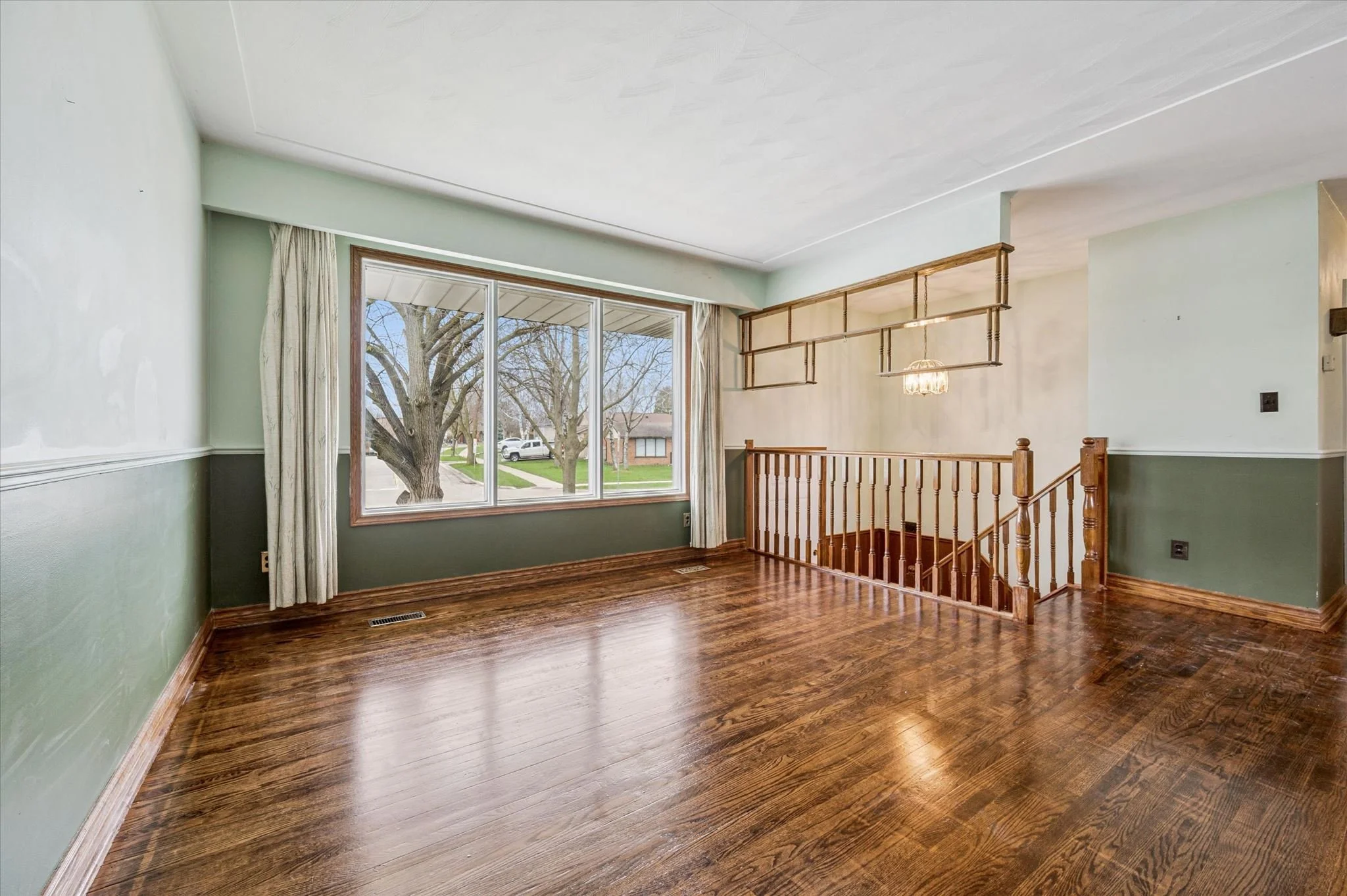 08-Montcalm Dr 008.jpg