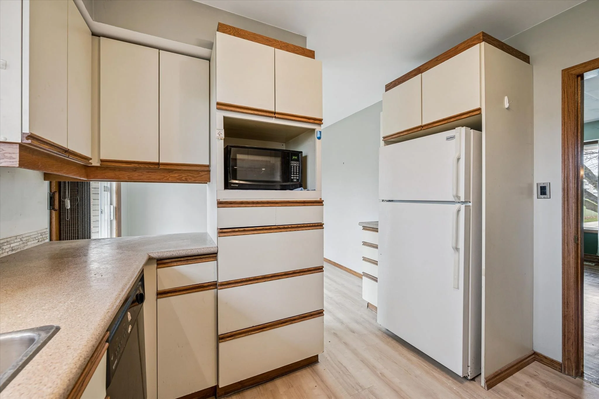 13-Montcalm Dr 013.jpg