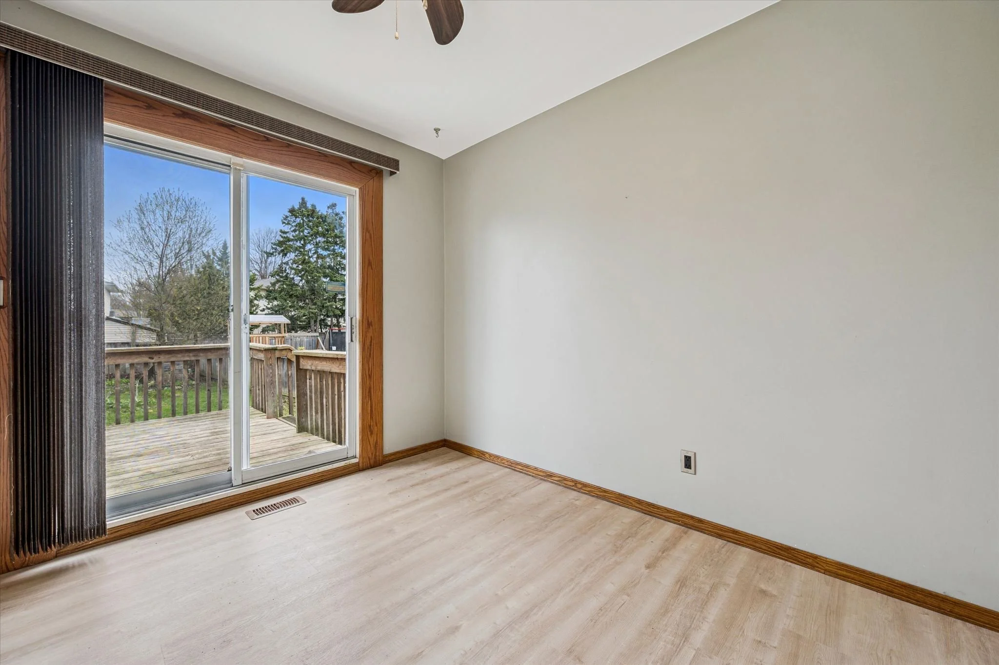 14-Montcalm Dr 014.jpg