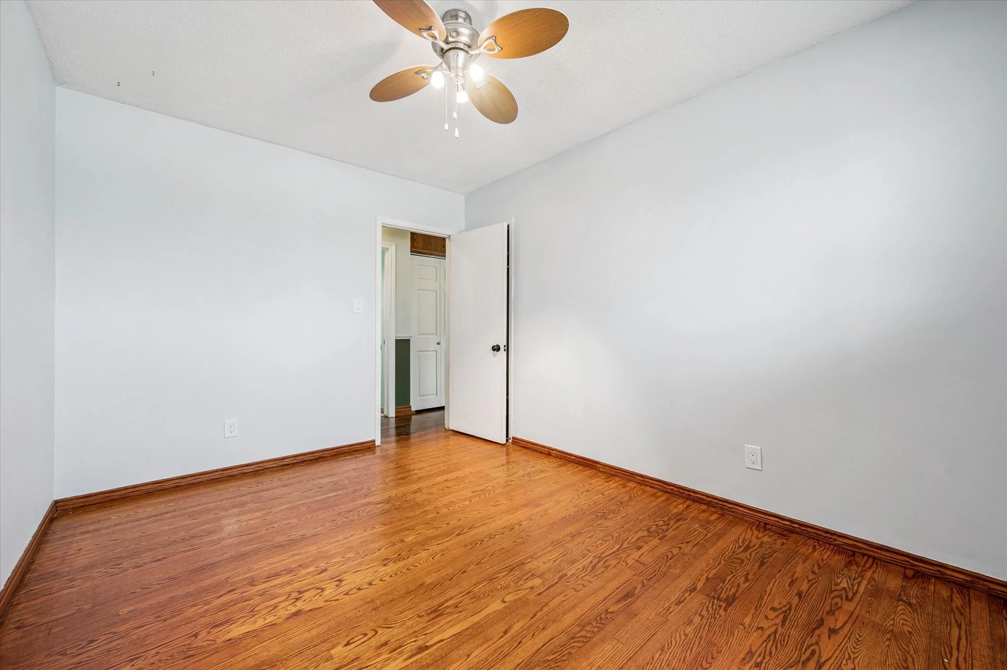 18-Montcalm Dr 018.jpg