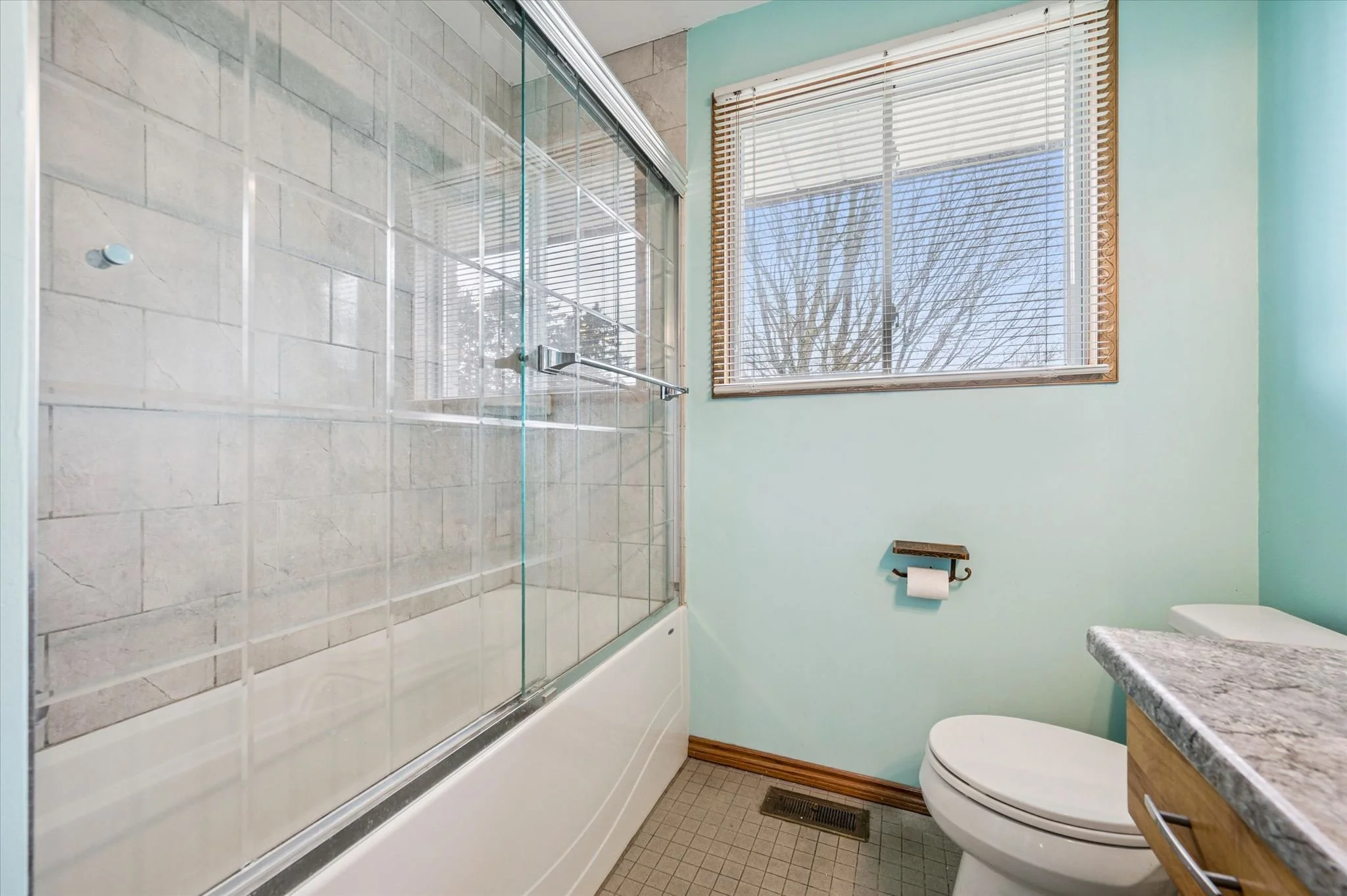 20-Montcalm Dr 020.jpg