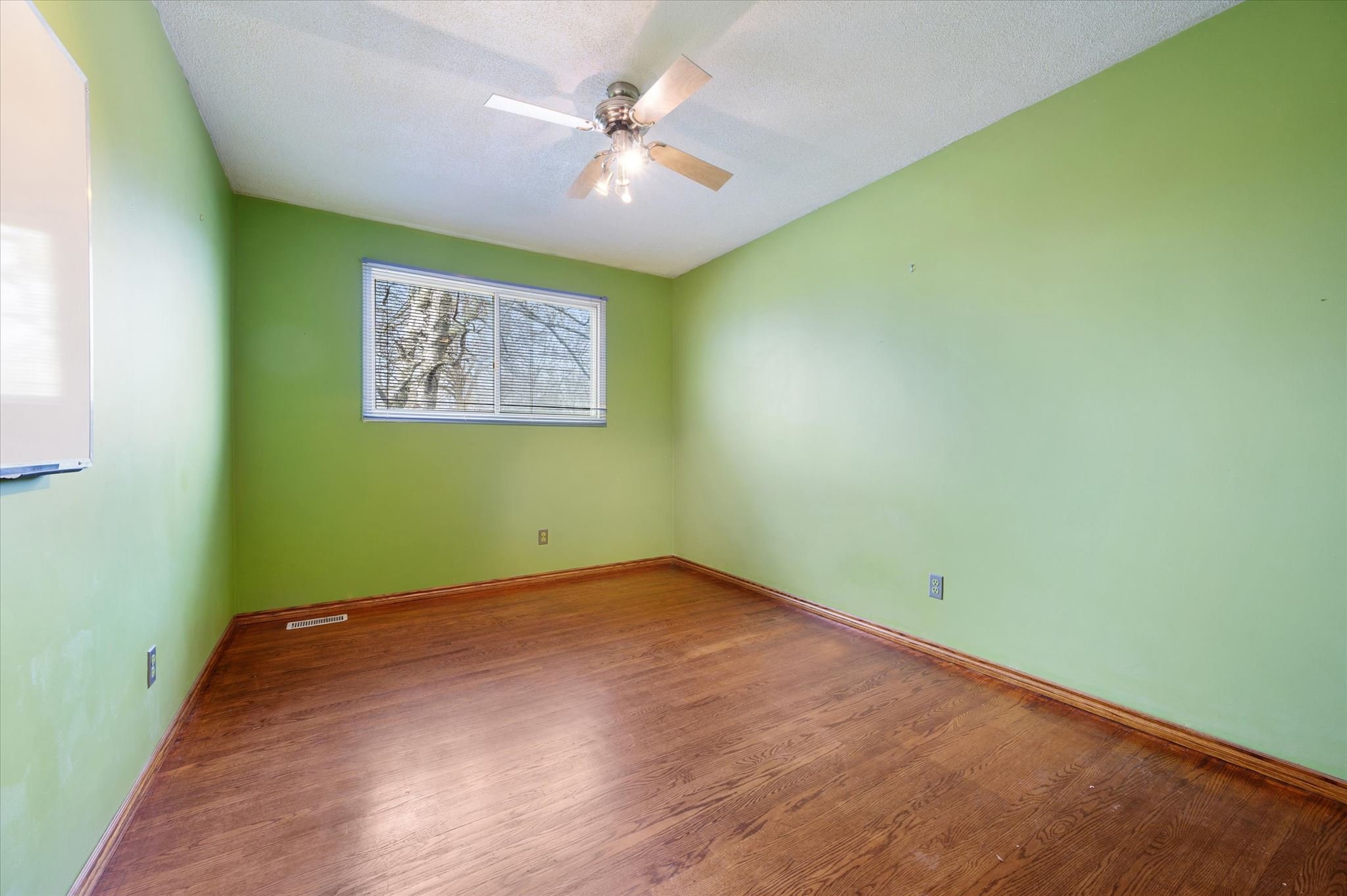 23-Montcalm Dr 023.jpg