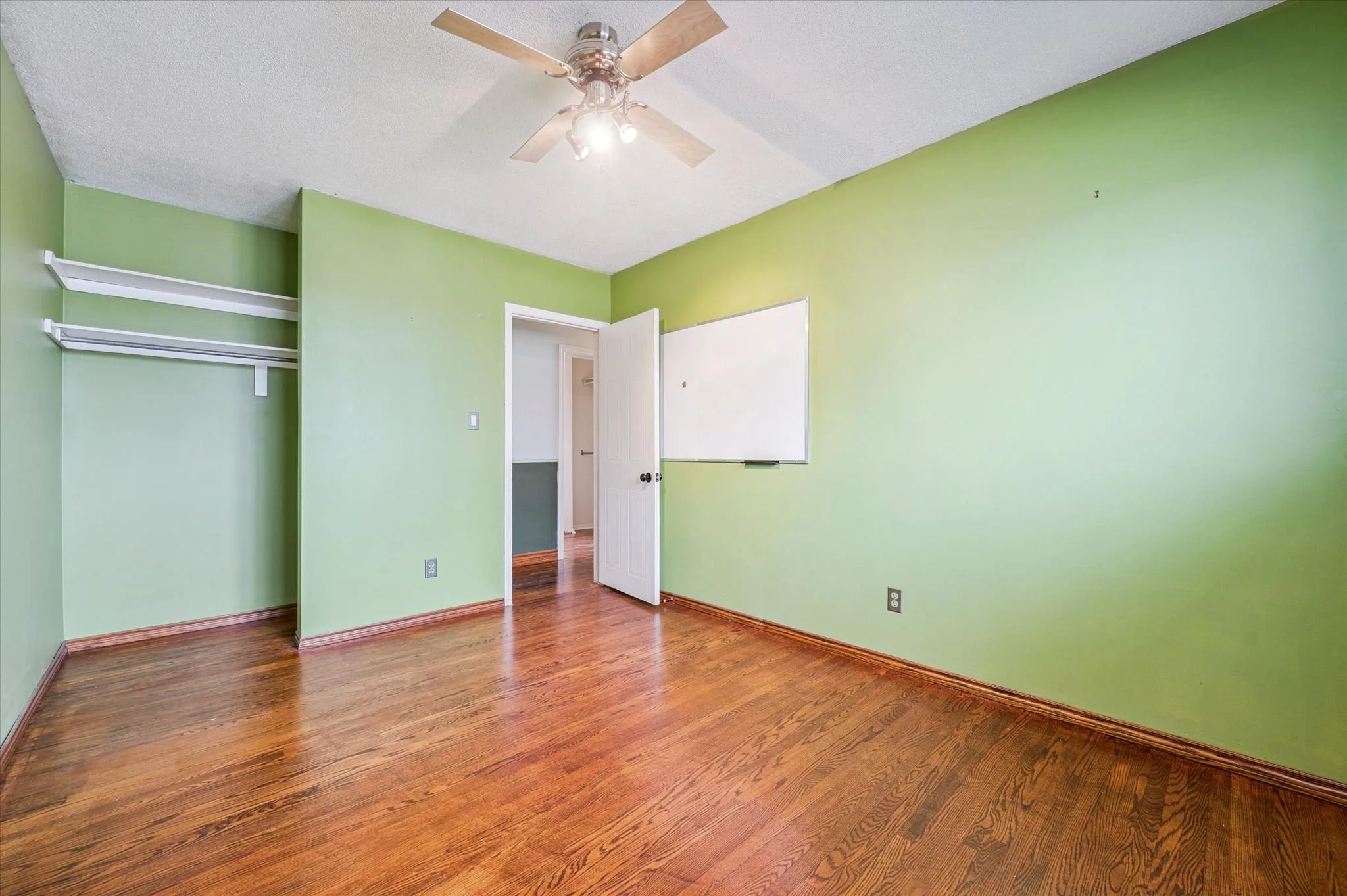 24-Montcalm Dr 024.jpg