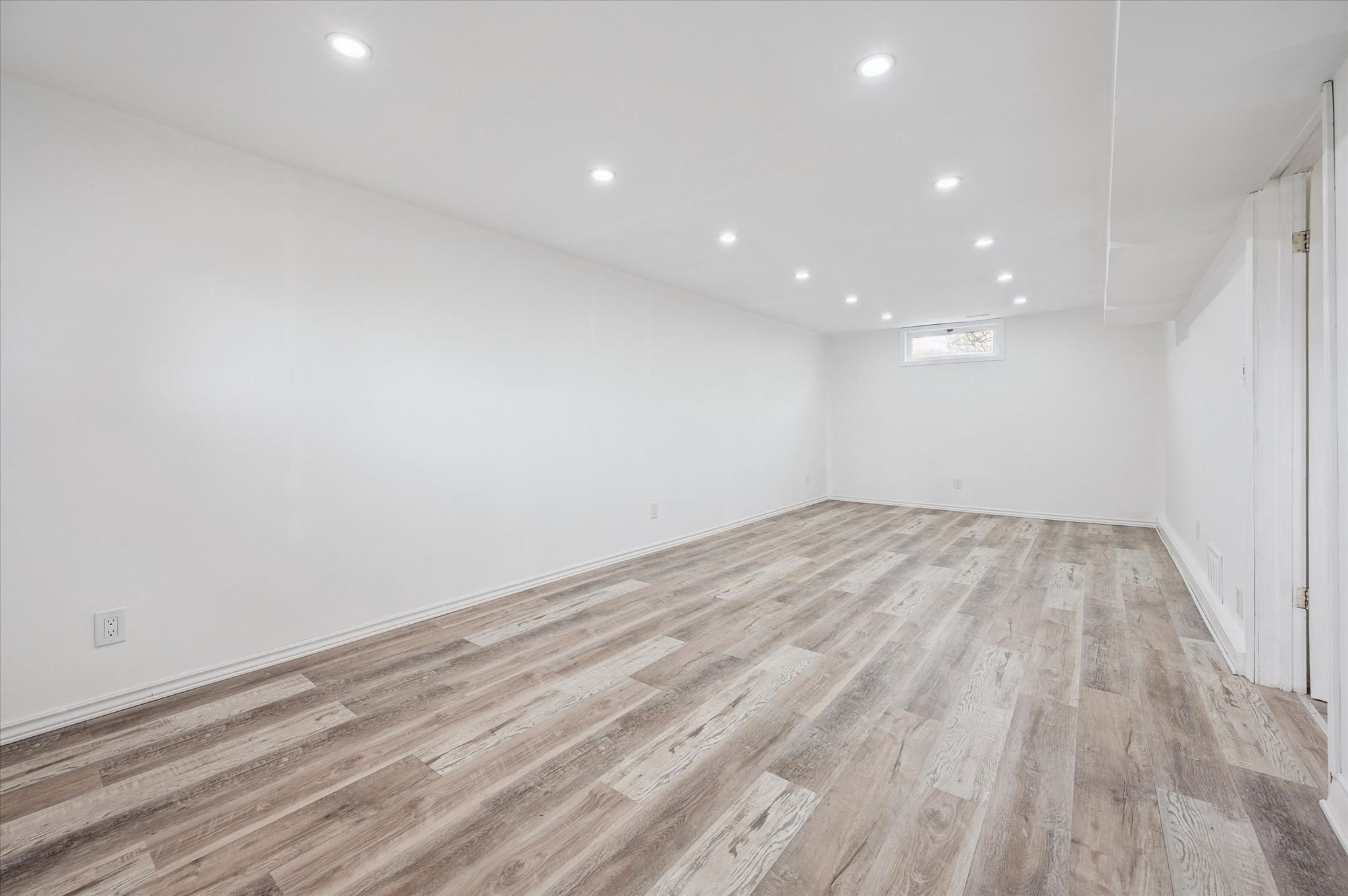 26-Montcalm Dr 026.jpg