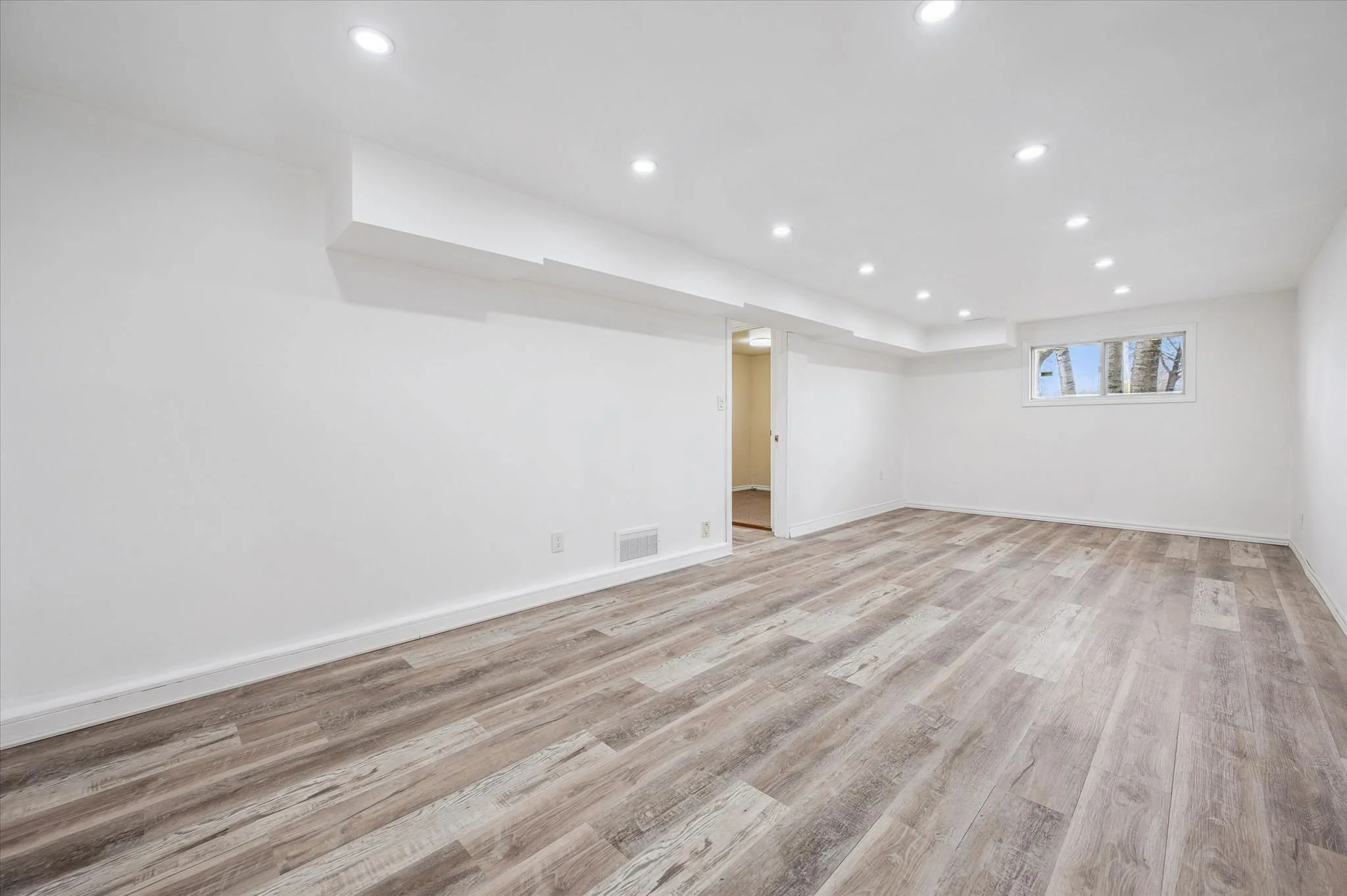 27-Montcalm Dr 027.jpg