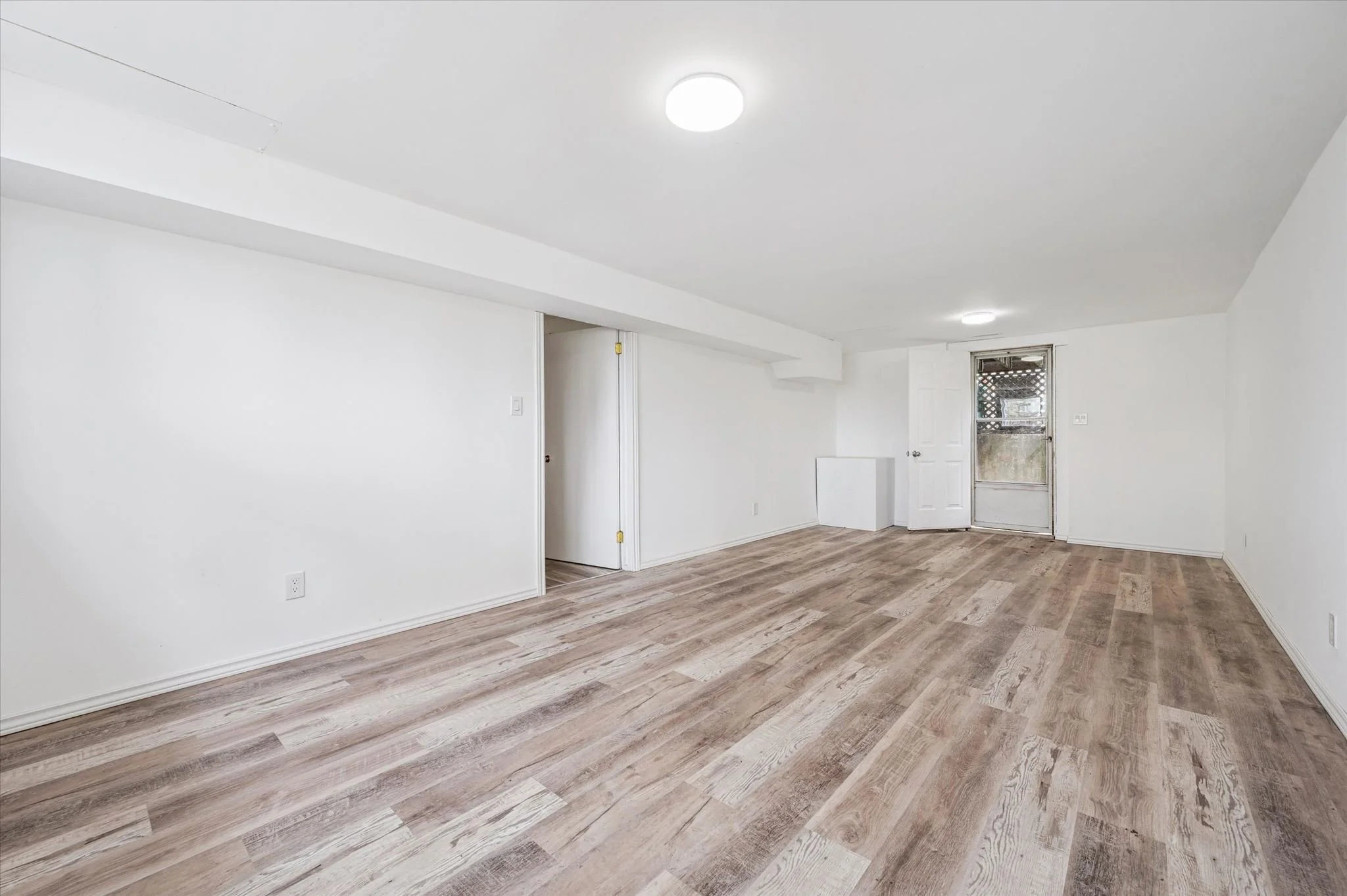 32-Montcalm Dr 032.jpg