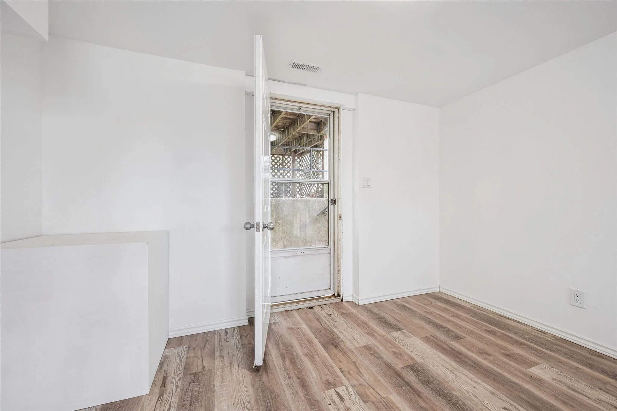 33-Montcalm Dr 033.jpg