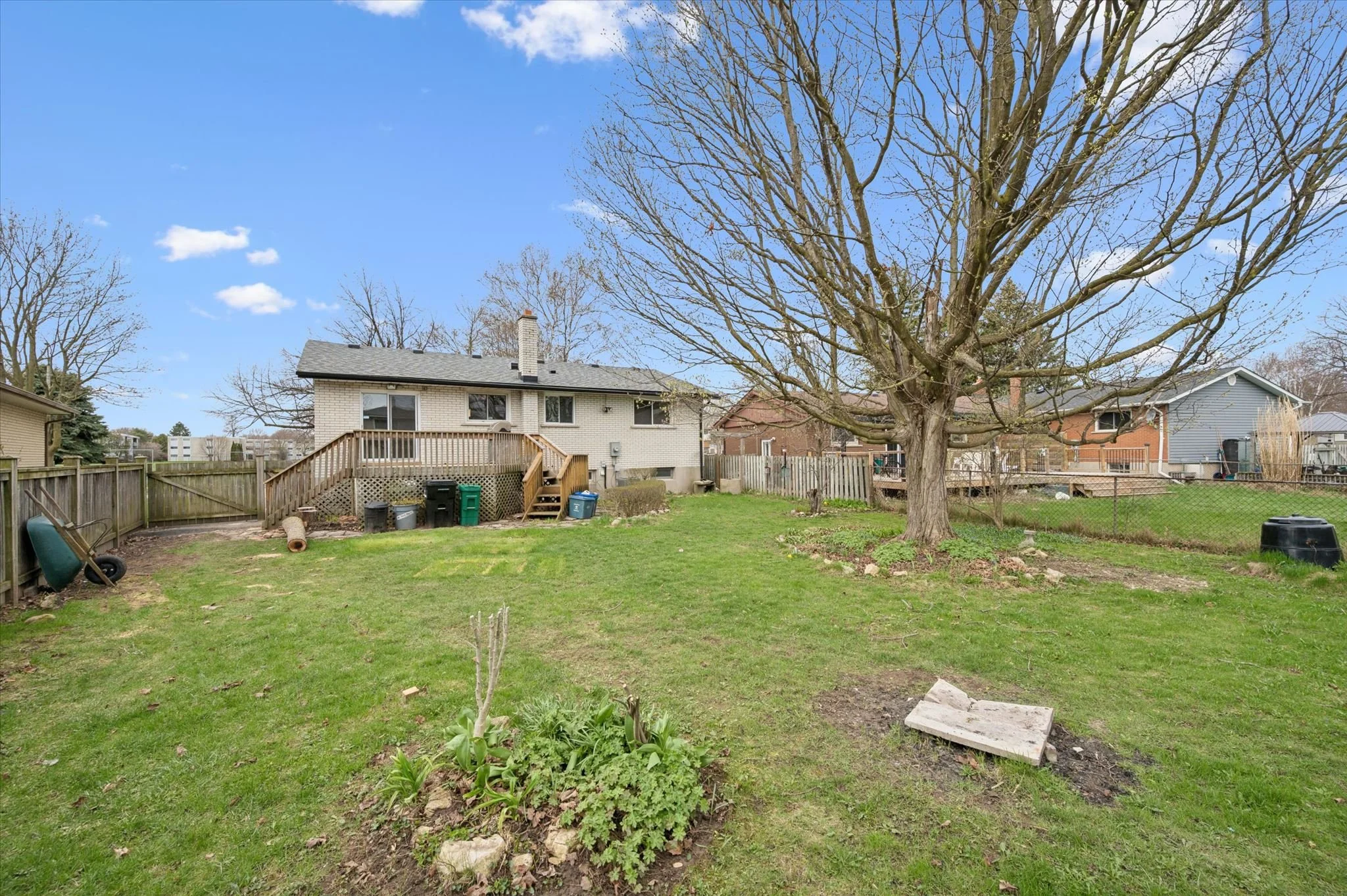 37-Montcalm Dr 037.jpg