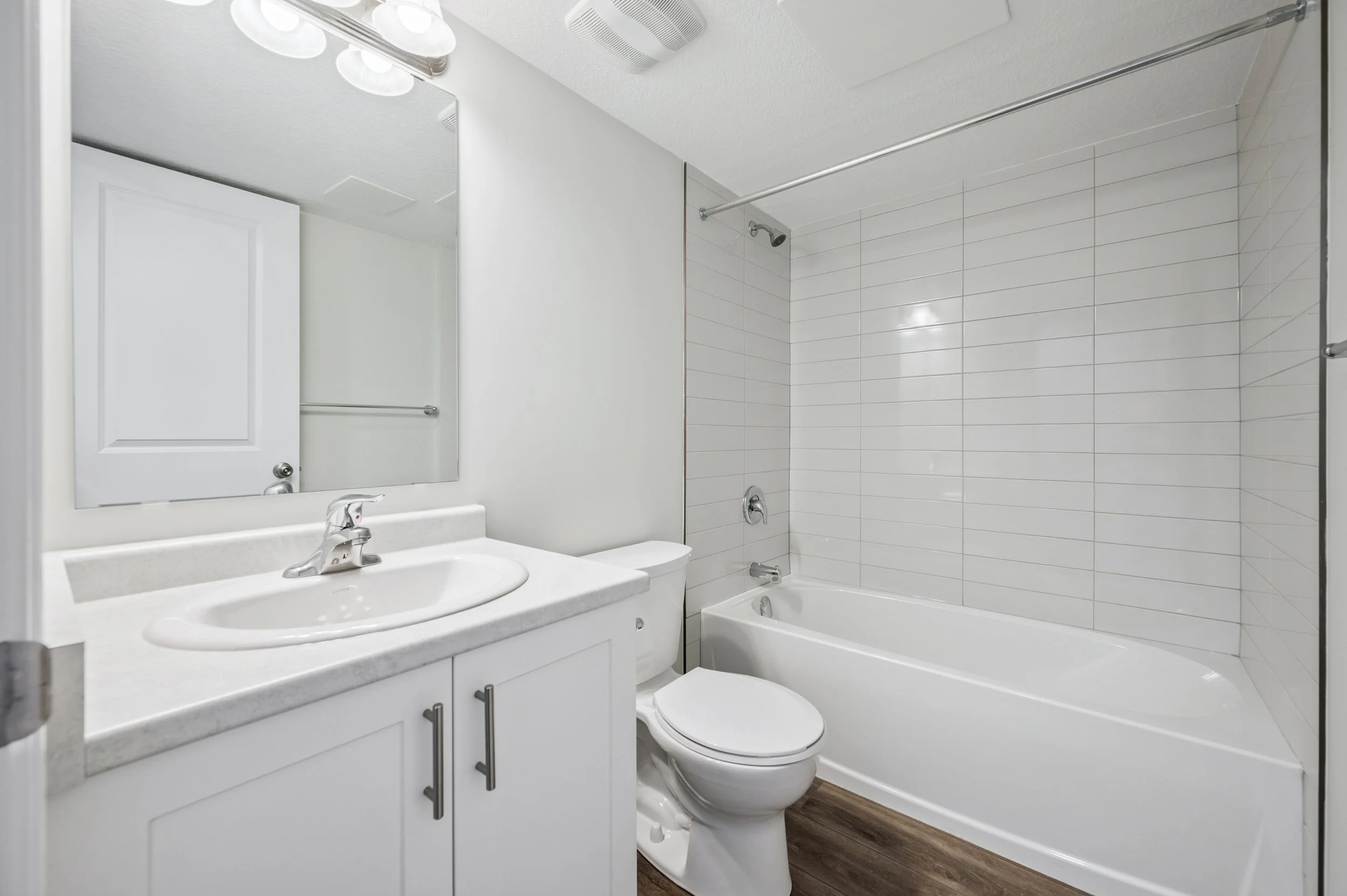 19-Garafraxa St W #2 019.jpg