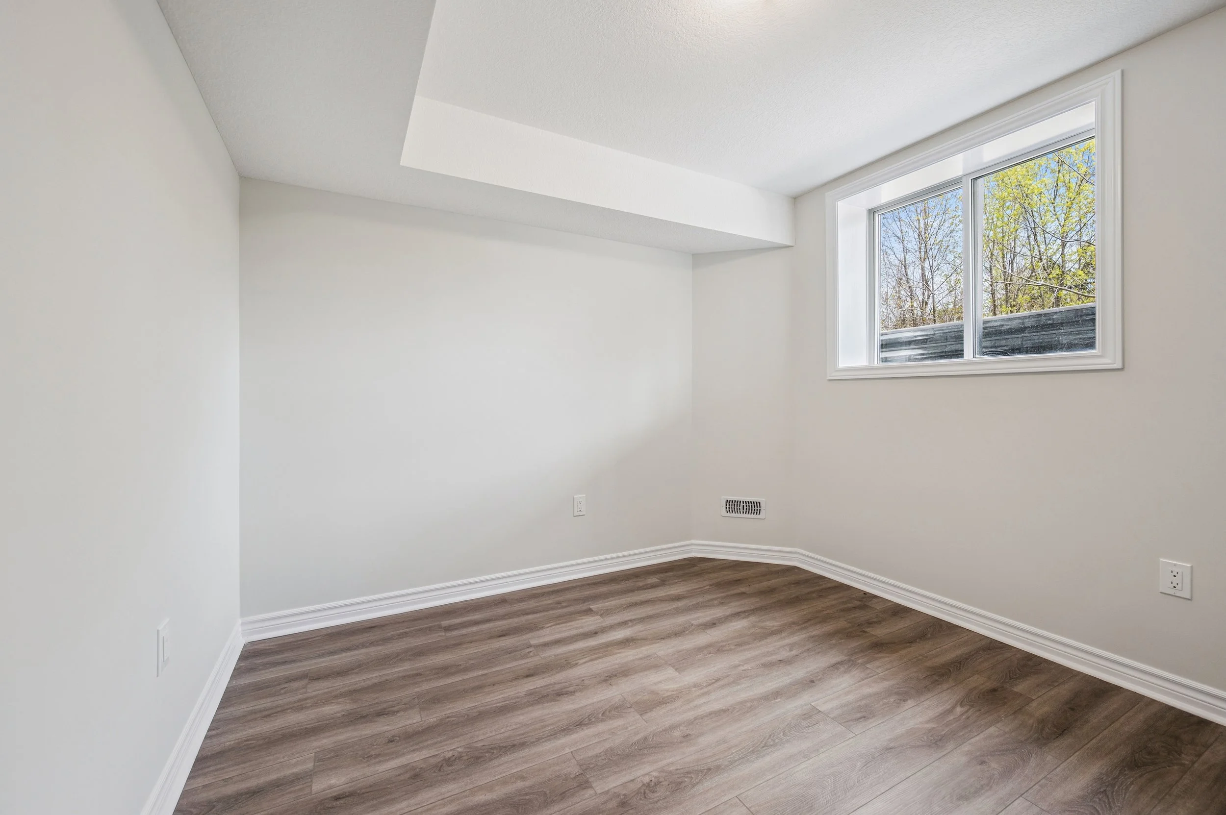 20-Garafraxa St W #2 020.jpg