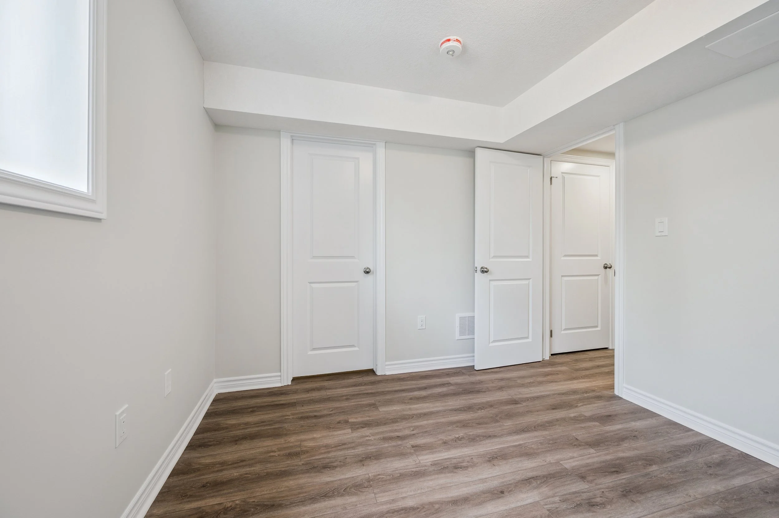 21-Garafraxa St W #2 021.jpg