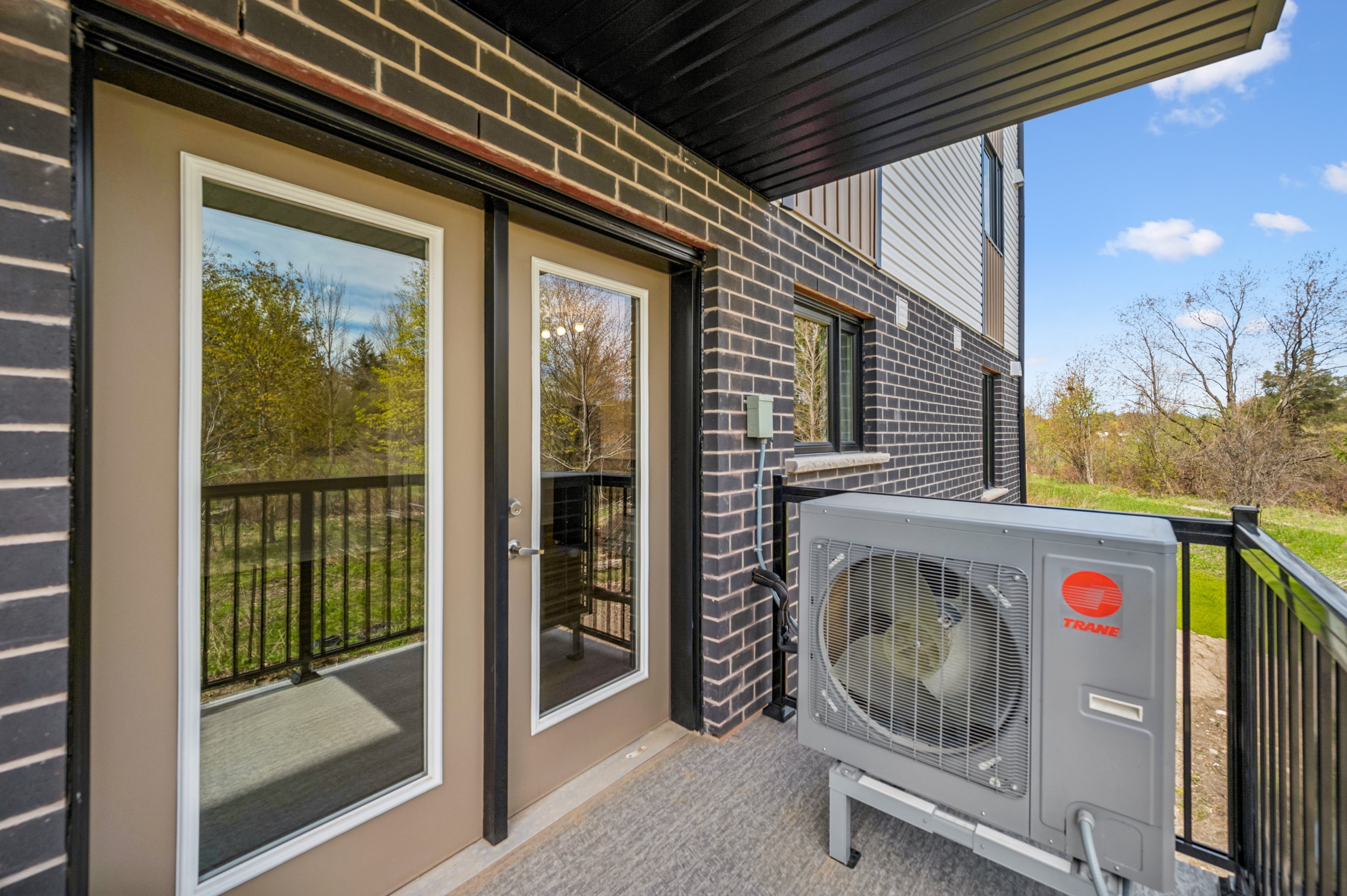 33-Garafraxa St W #2 033.jpg