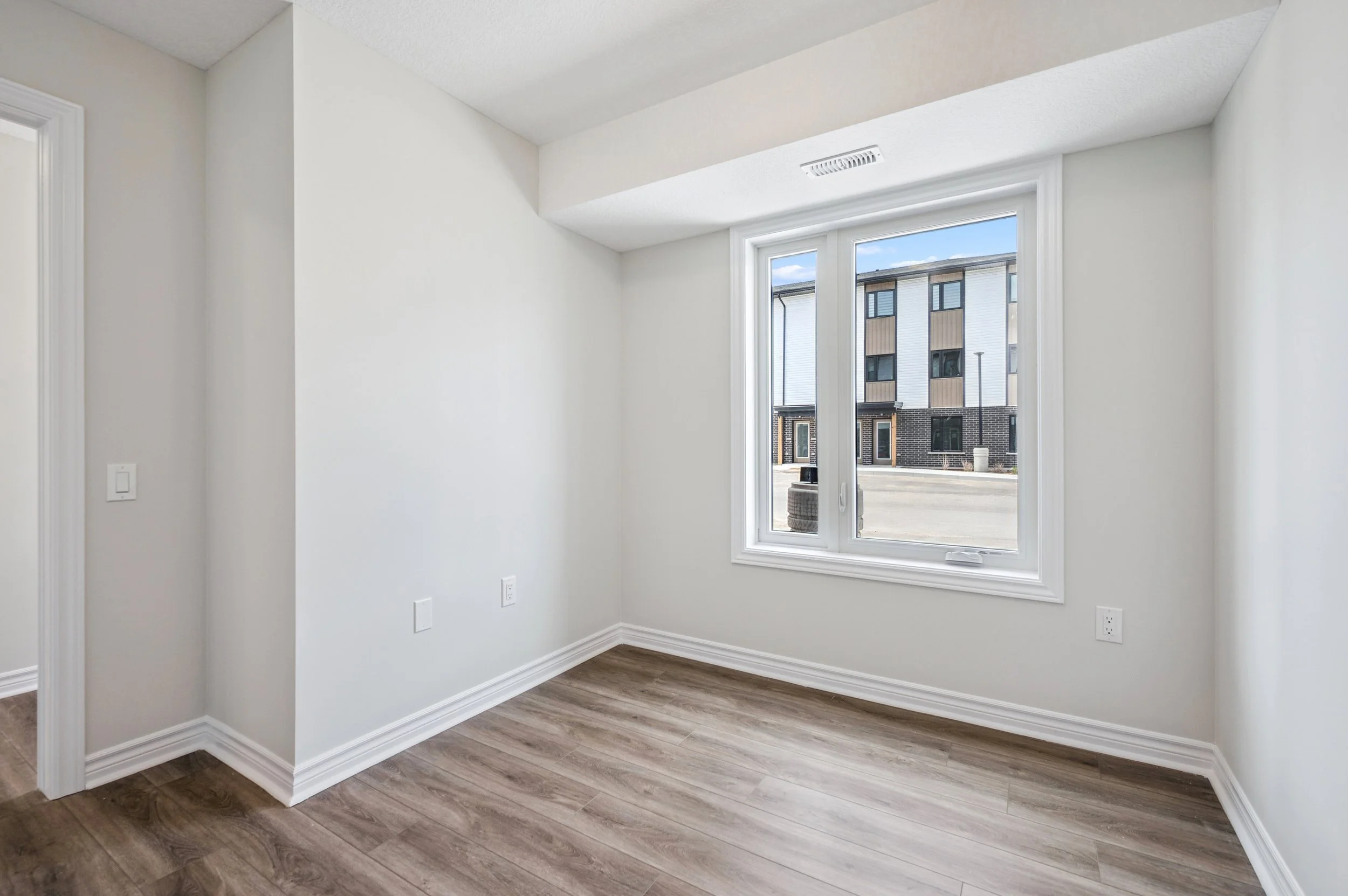 37-Garafraxa St W #2 037.jpg