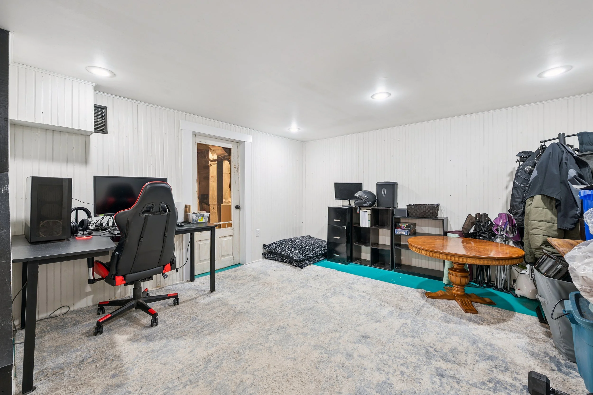 24-Bretz Ave 024.jpg