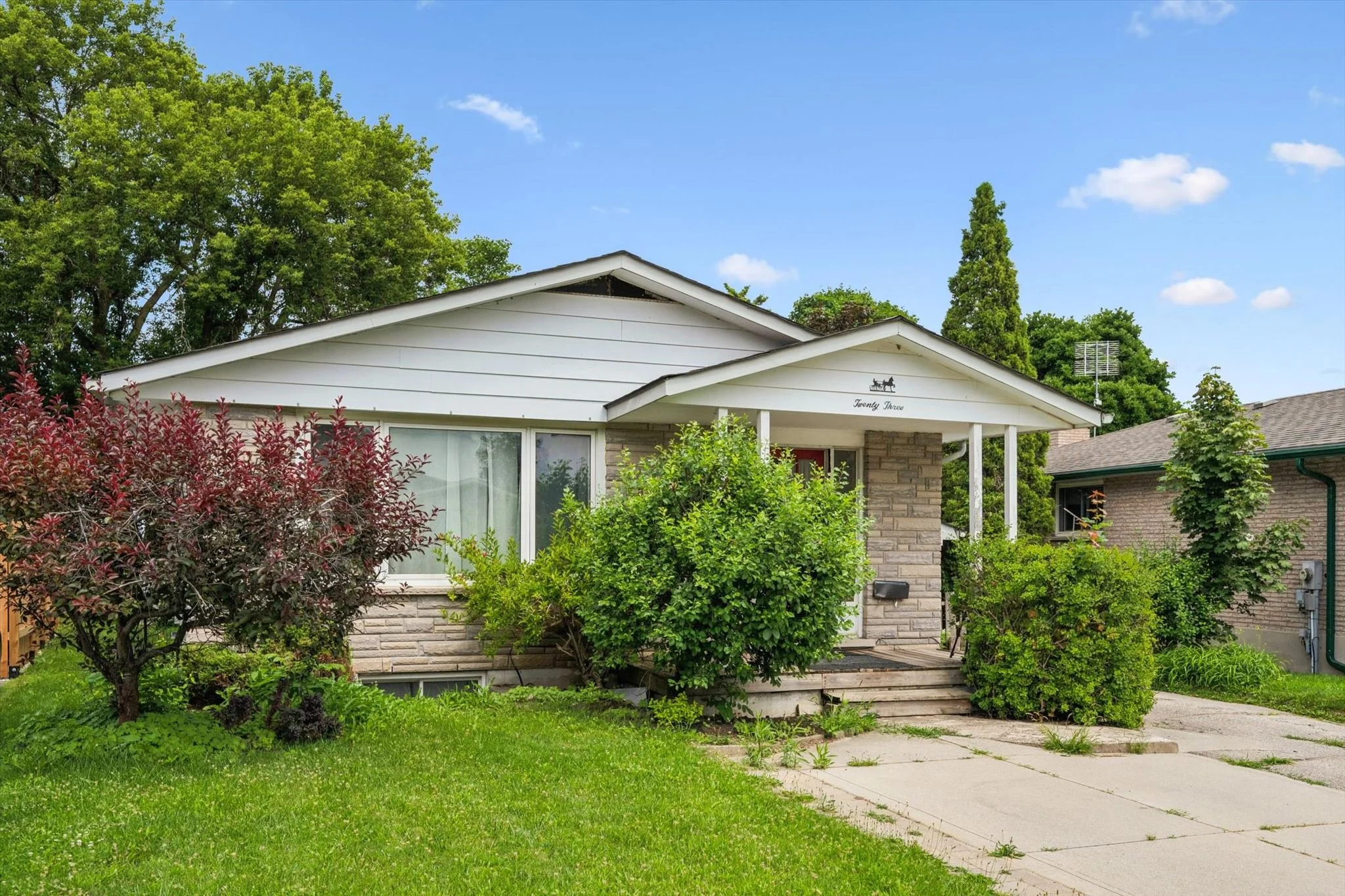 02-Muskoka Dr 002.jpg