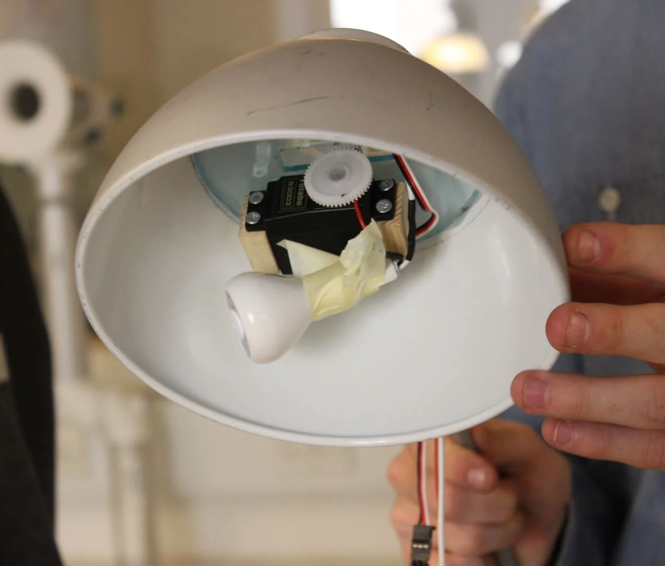 lamp-servo.jpg