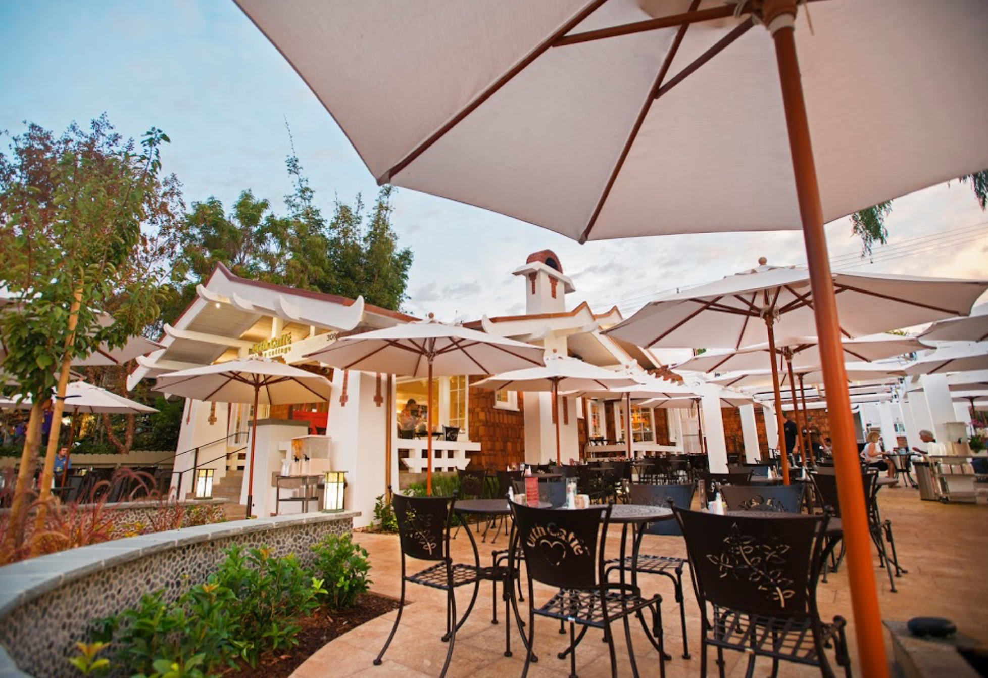 Images courtesy of Urth Caffe