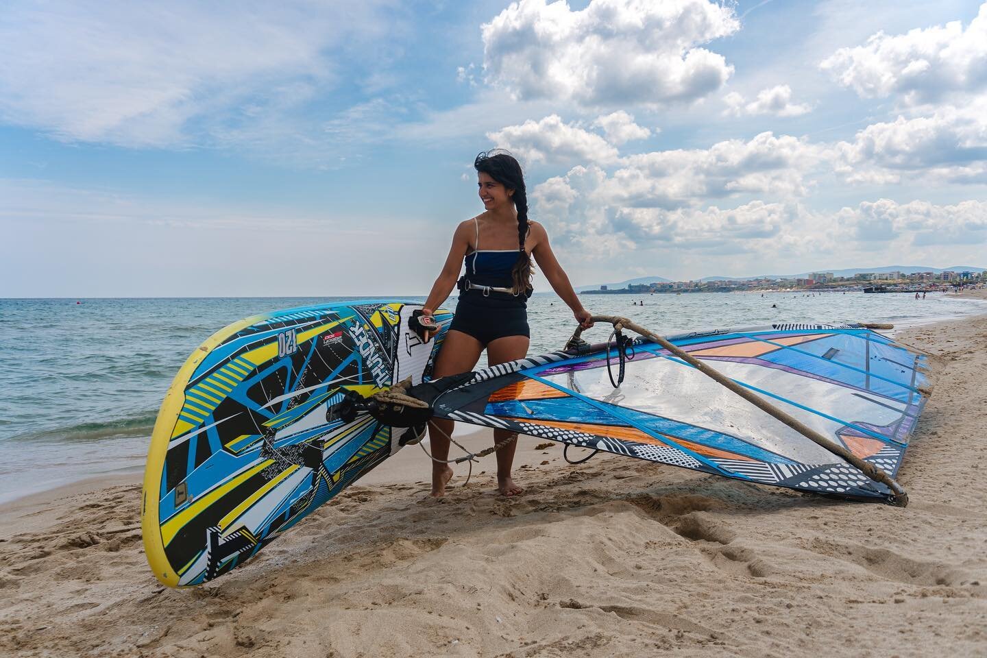 I&rsquo;ve been making progress in my windsurfing. I&rsquo;ve had the privilege of riding with the mind blowingly-skilled @kolevyoan once a year since 2015 and this year, I got to ride a 120L board without a center board (i.e. relatively small, not s
