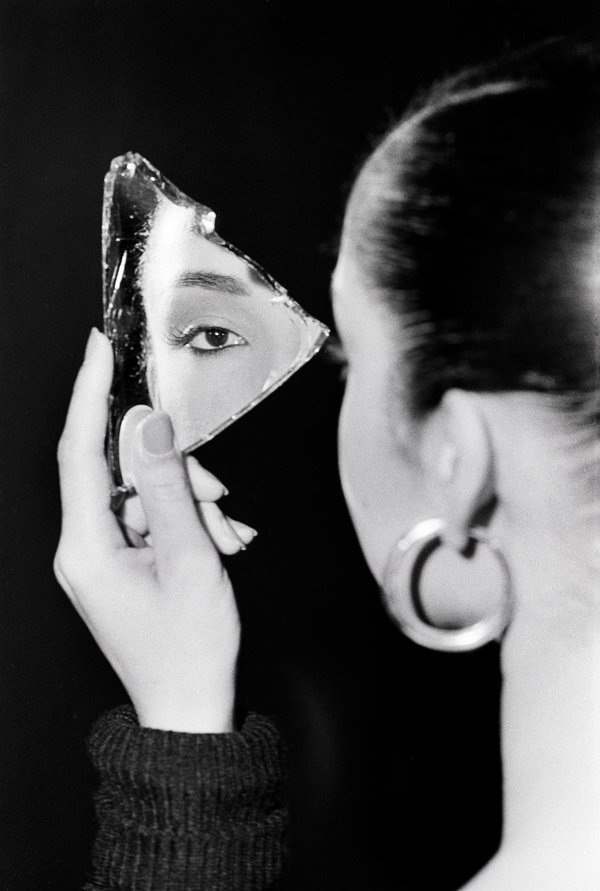 26SADE-mirror-articleLarge.jpg