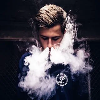 hot kid vaping.jpg