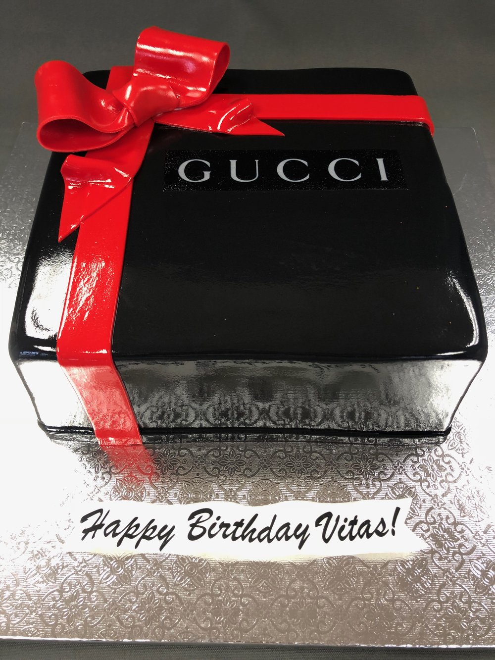 Why have just one designer gift box cake, when you can have 2! This beauty  went with the Gucci gift box cake. Funfetti cake with fresh…
