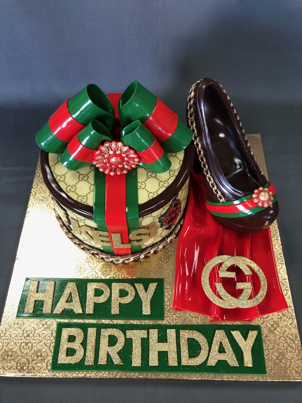 Watt Volwassen Frustrerend Gucci Themed Birthday Cake — Skazka Cakes