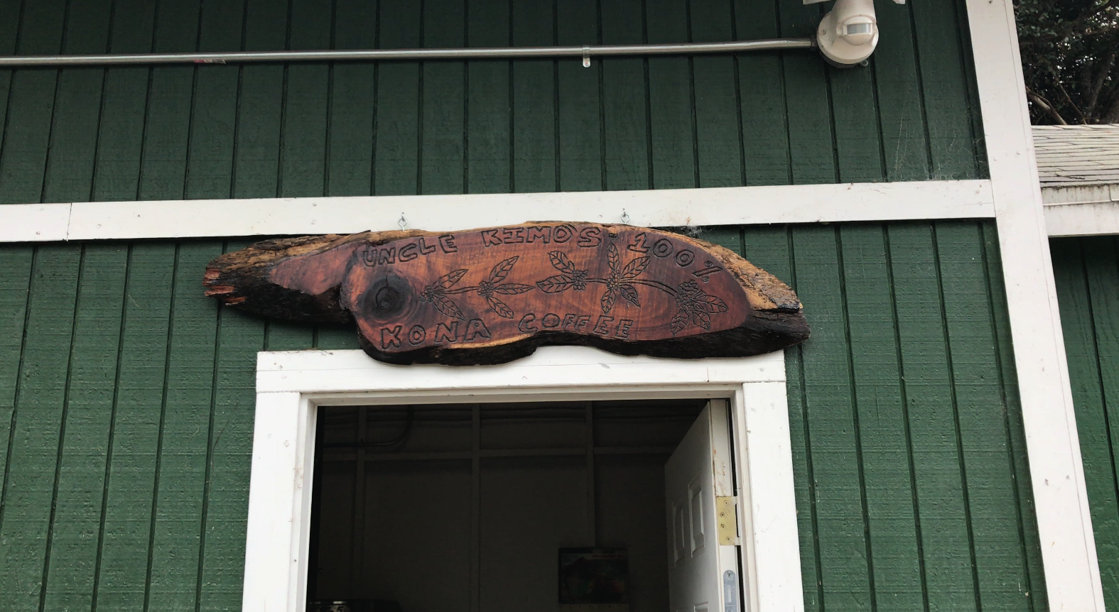 Uncle Kimos Log Sign.png