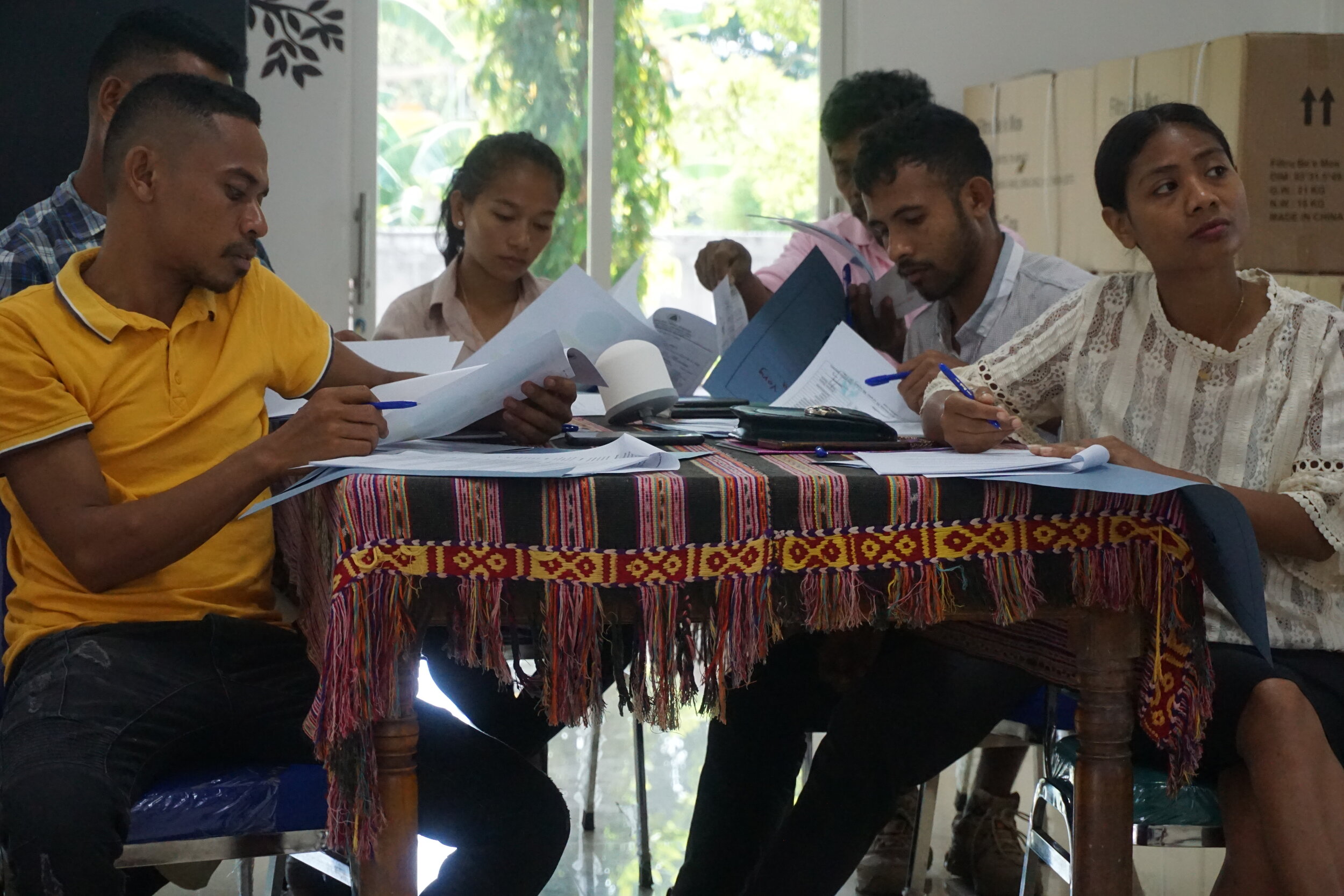  Participants listen closely to the presentation. 