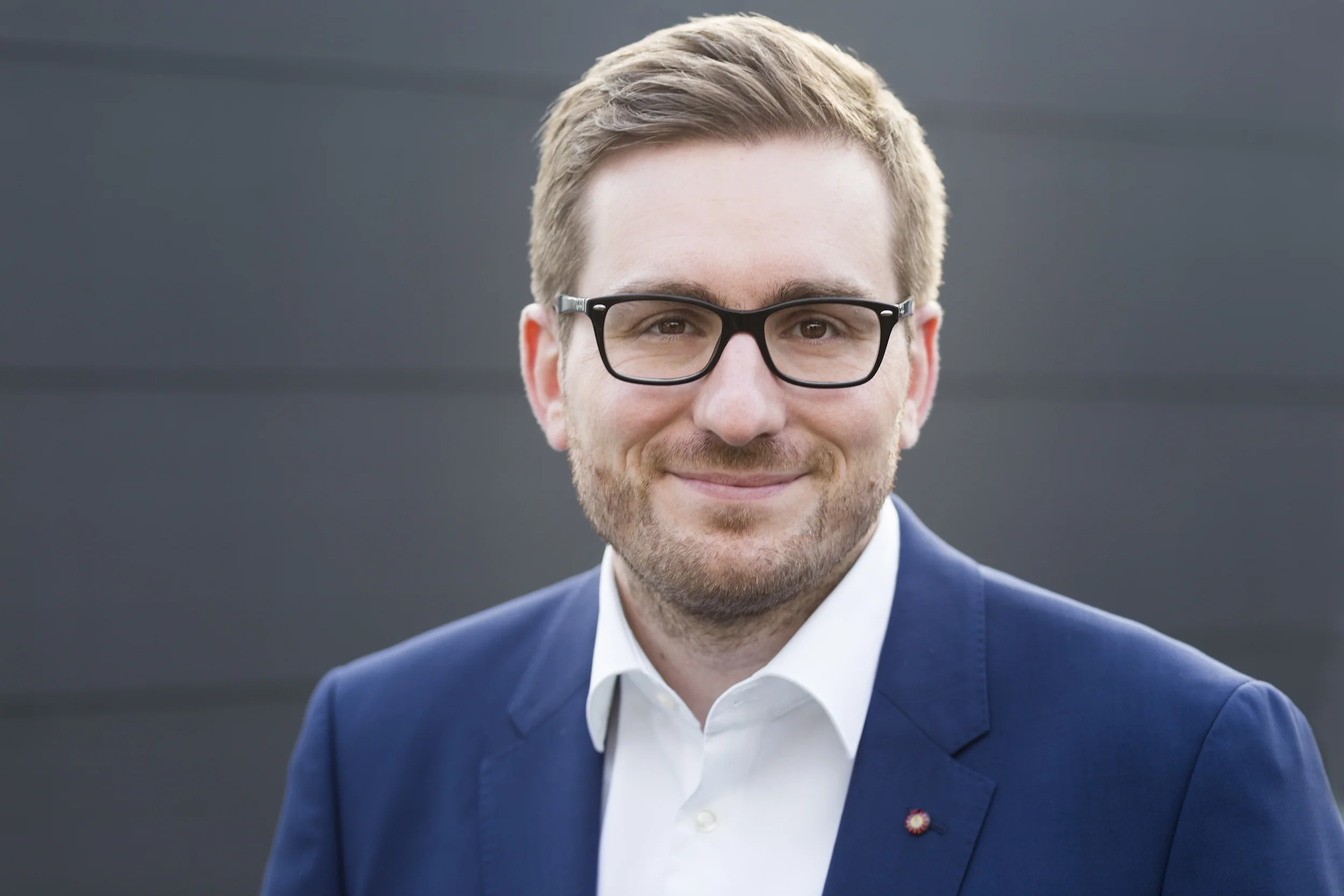 1612_portrait_christian_dietz_nur_sakko_querformat.jpg