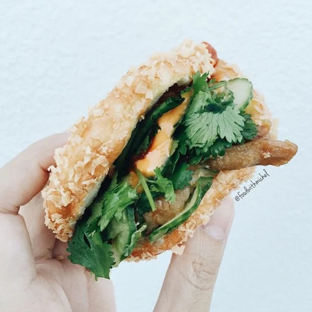 Taiwanese crunch bao π·:@foodwithmichel