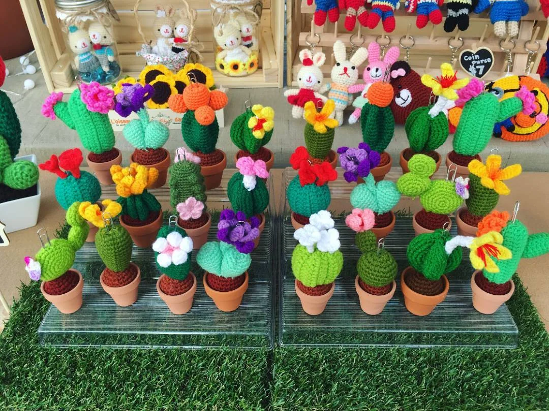 Crochet plushies by @Love2Bees