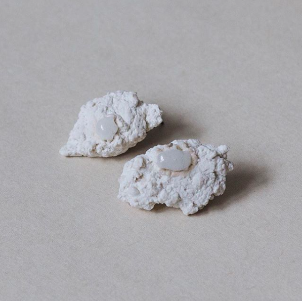 「ふたり展-陶作家のアクセサリーとこまもの」